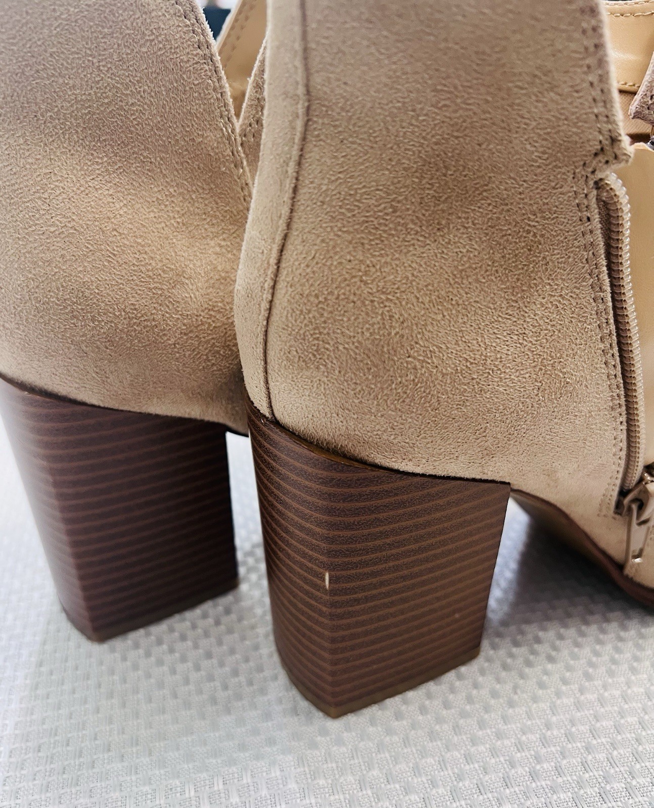 Nine West Women’s Size 7M Beige Faux Suede Pointed Toe Ankle Booties