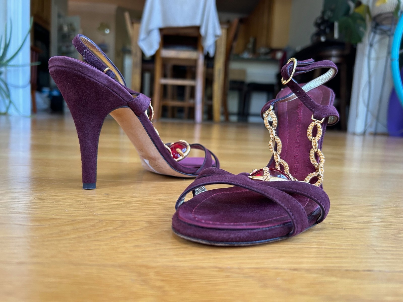 GIUSEPPE ZANOTTI Burgundy Suede Gold Chain &Red Jewel T-Strap Sandals IT 38 Good
