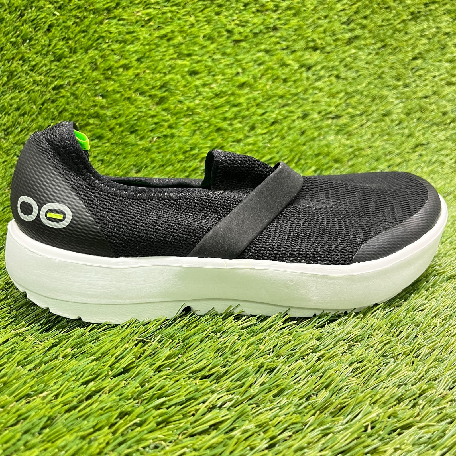 OOFOS OOmg eeZee Low Womens Size 8.5 Black Casual Walking Slip On Recovery Shoes