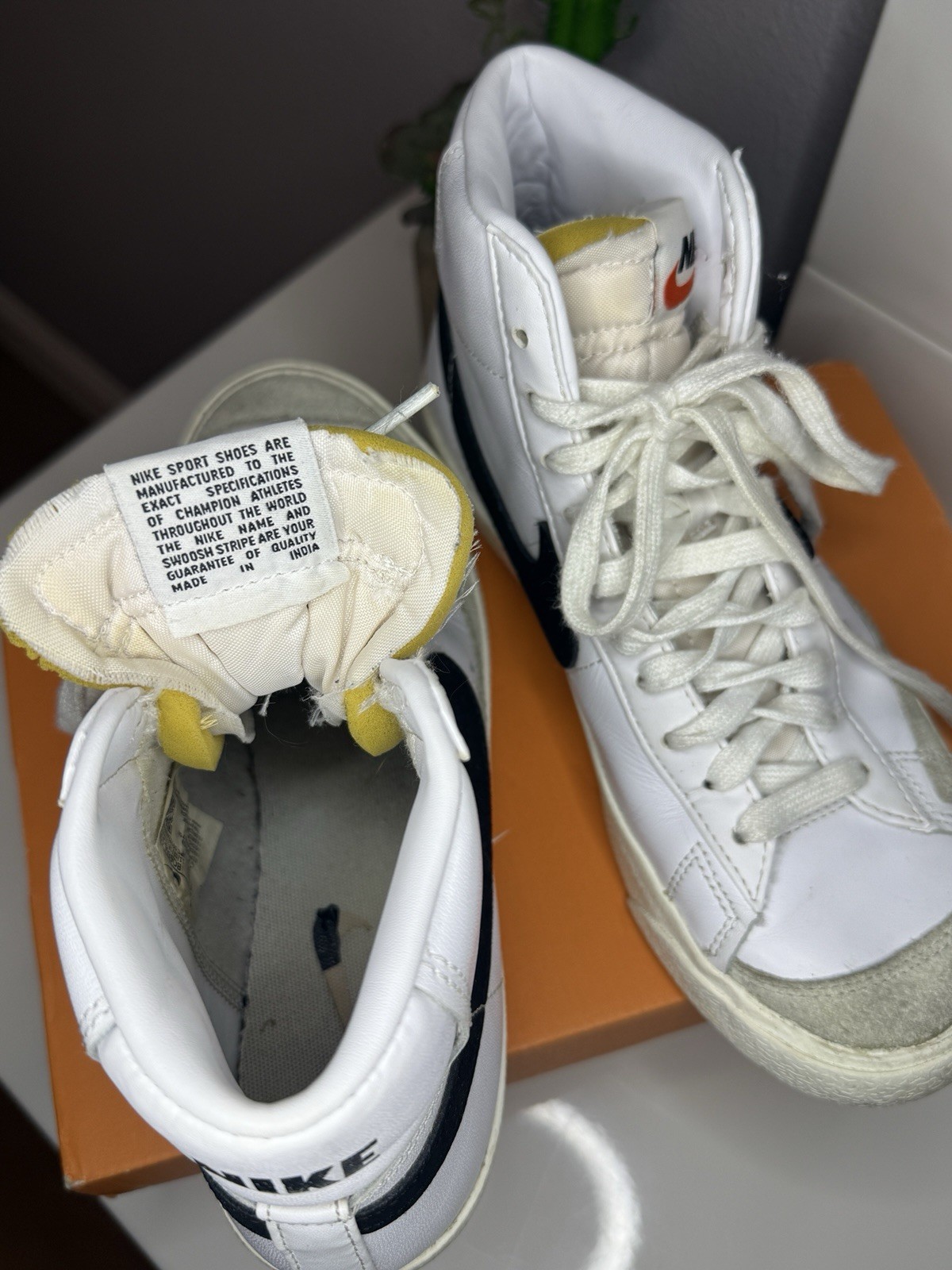 Nike Blazer Mid ’77 Vintage White And Black Size 6 men And 7.5 Women’s Pre-owned