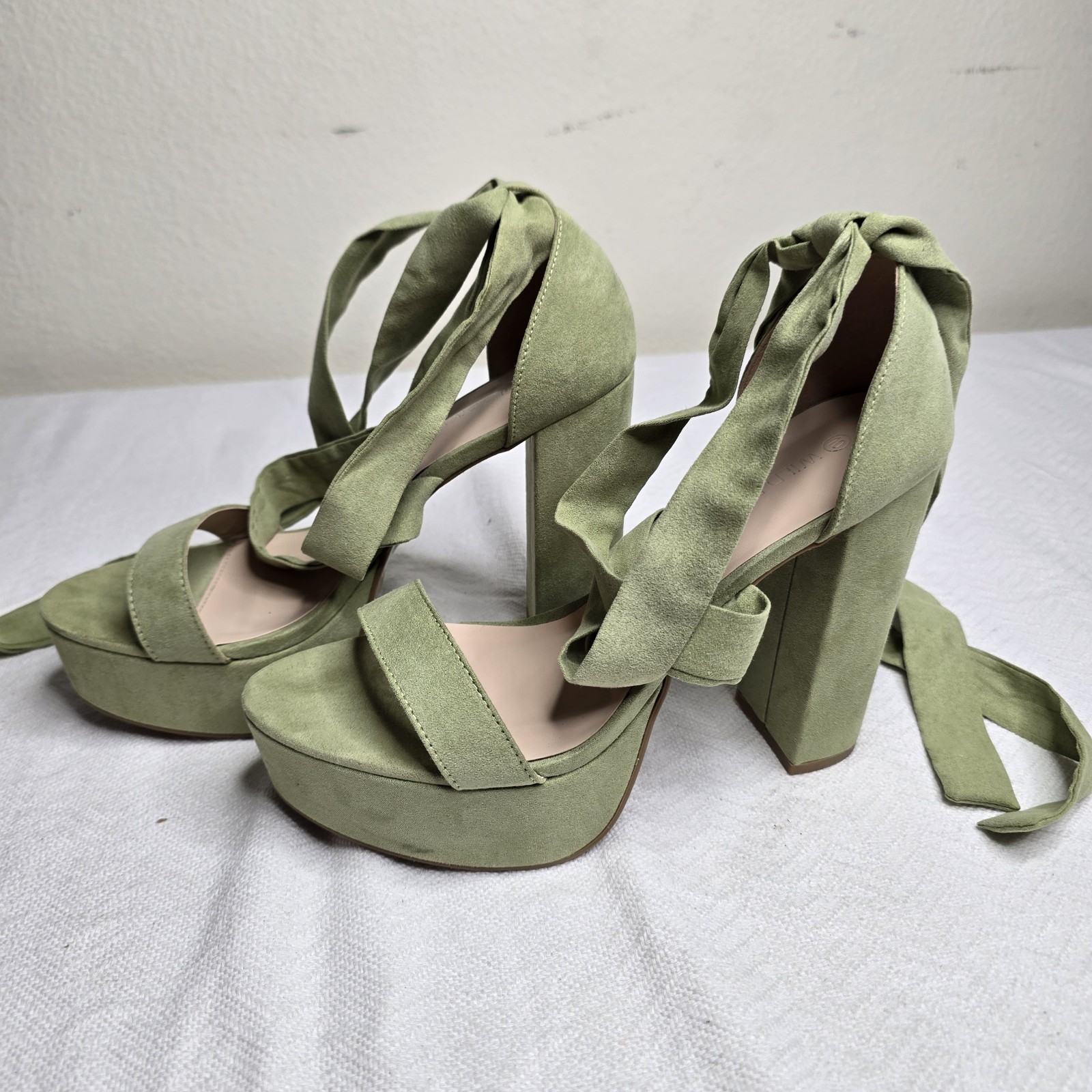 Wild Diva Lounge Olive Green Lace-Up Platform Heels – Women’s Size 10