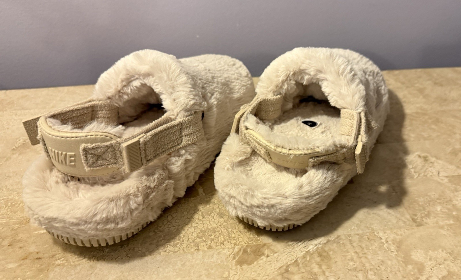 Nike Women Clogs Slippers Comfy Faux Fur Beige Size: 9 New