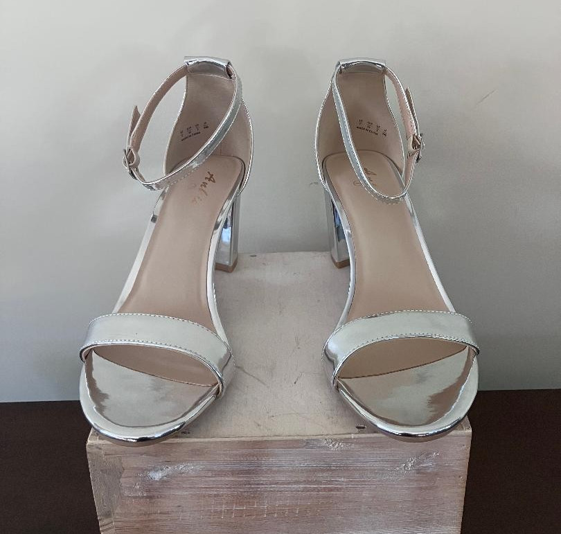ANKIS Women’s Size 7 Silver Metallic Block Heel Open Toe Sandals – New!