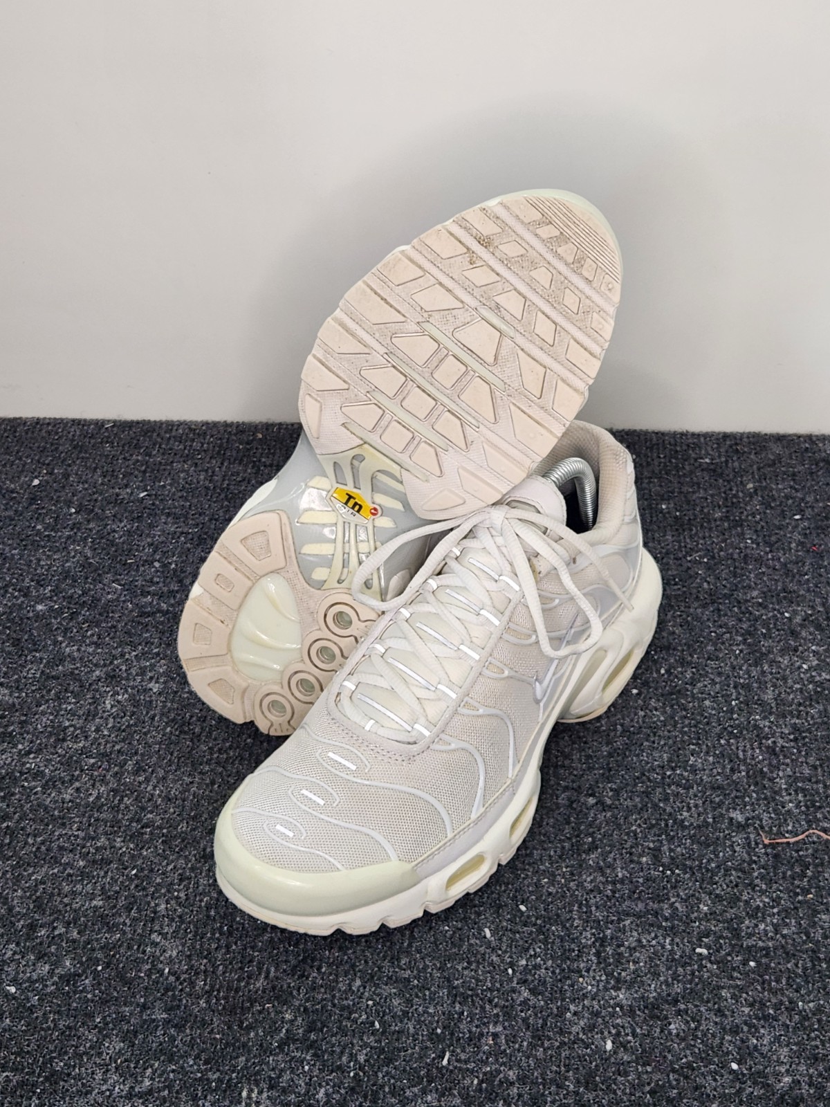 Nike Air Max Plus Shoes Womens Size 10 White Mesh Running Sneakers DM2362-100