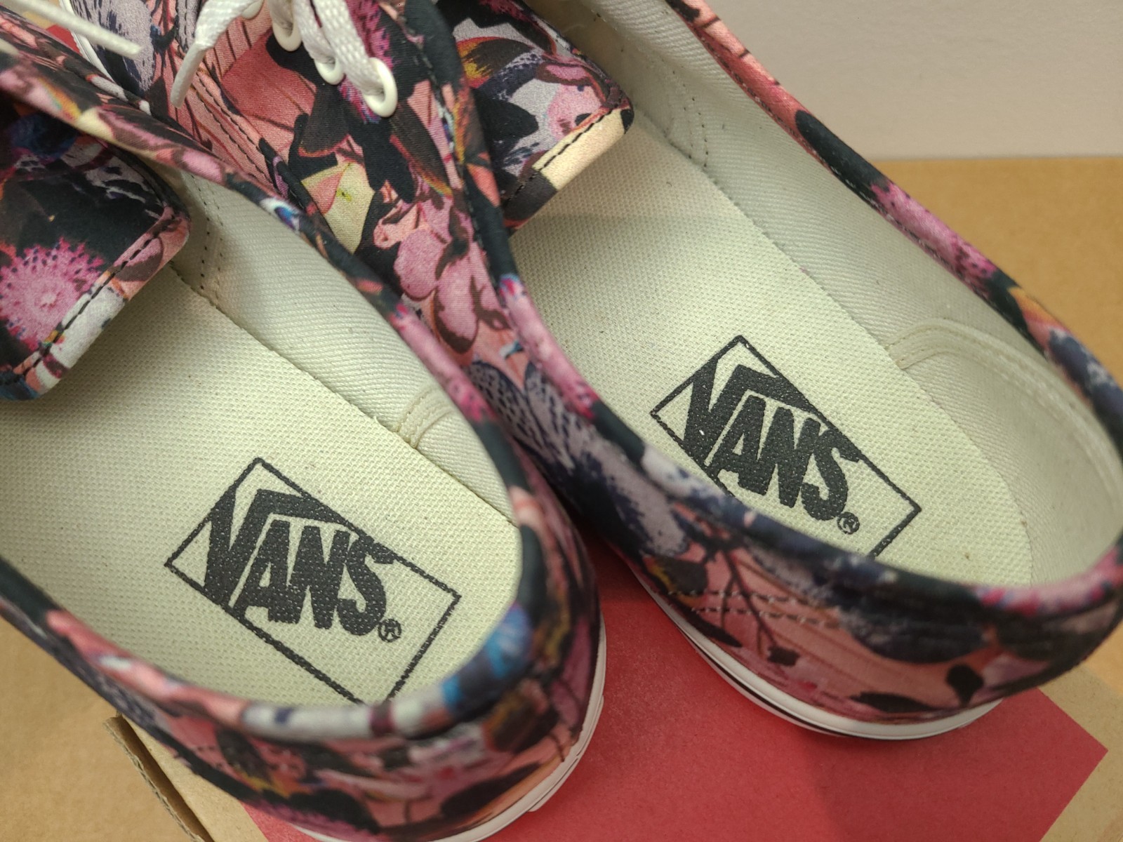 Womens Vans Authentic Lo Pro Size 9 Floral Mix/Black/Pink Sneakers Low Profile