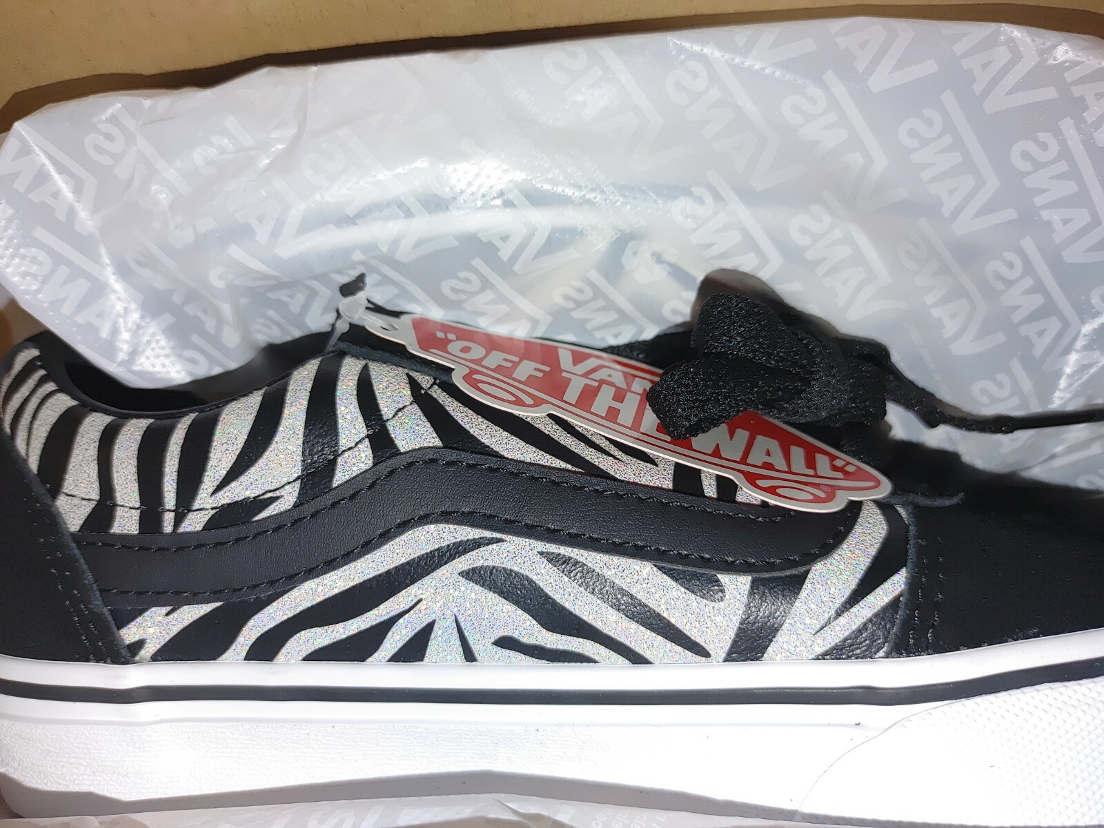 New Adorable Vans Ward Women’s Skate Shoes, Size: 6, Metallic Glittery Zebra
