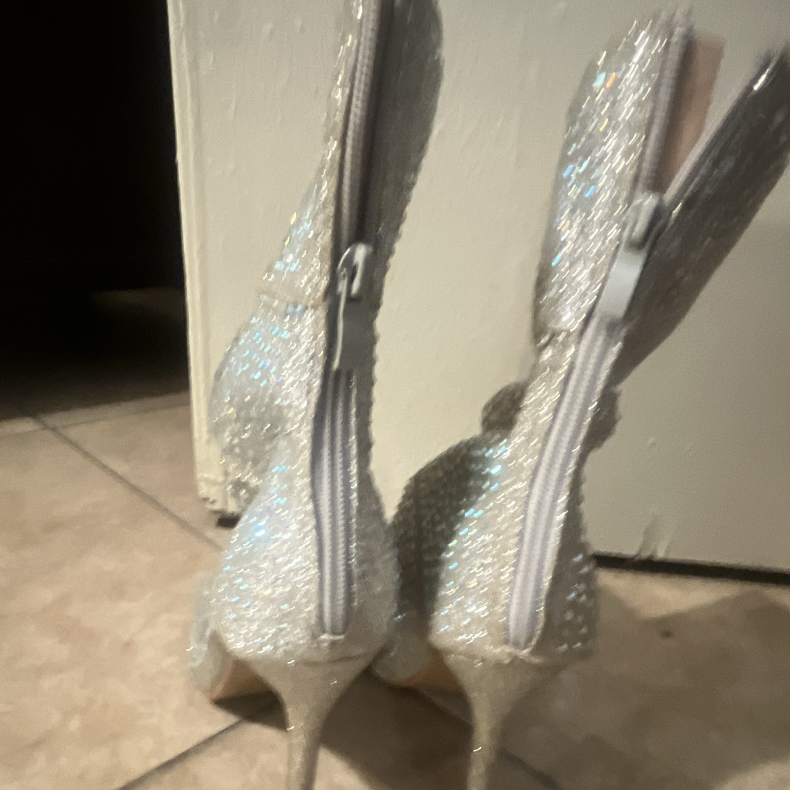 Women’s Silver Rhinestone Pointed Toe Ankle Bootie Zip, Size 9 Plastic