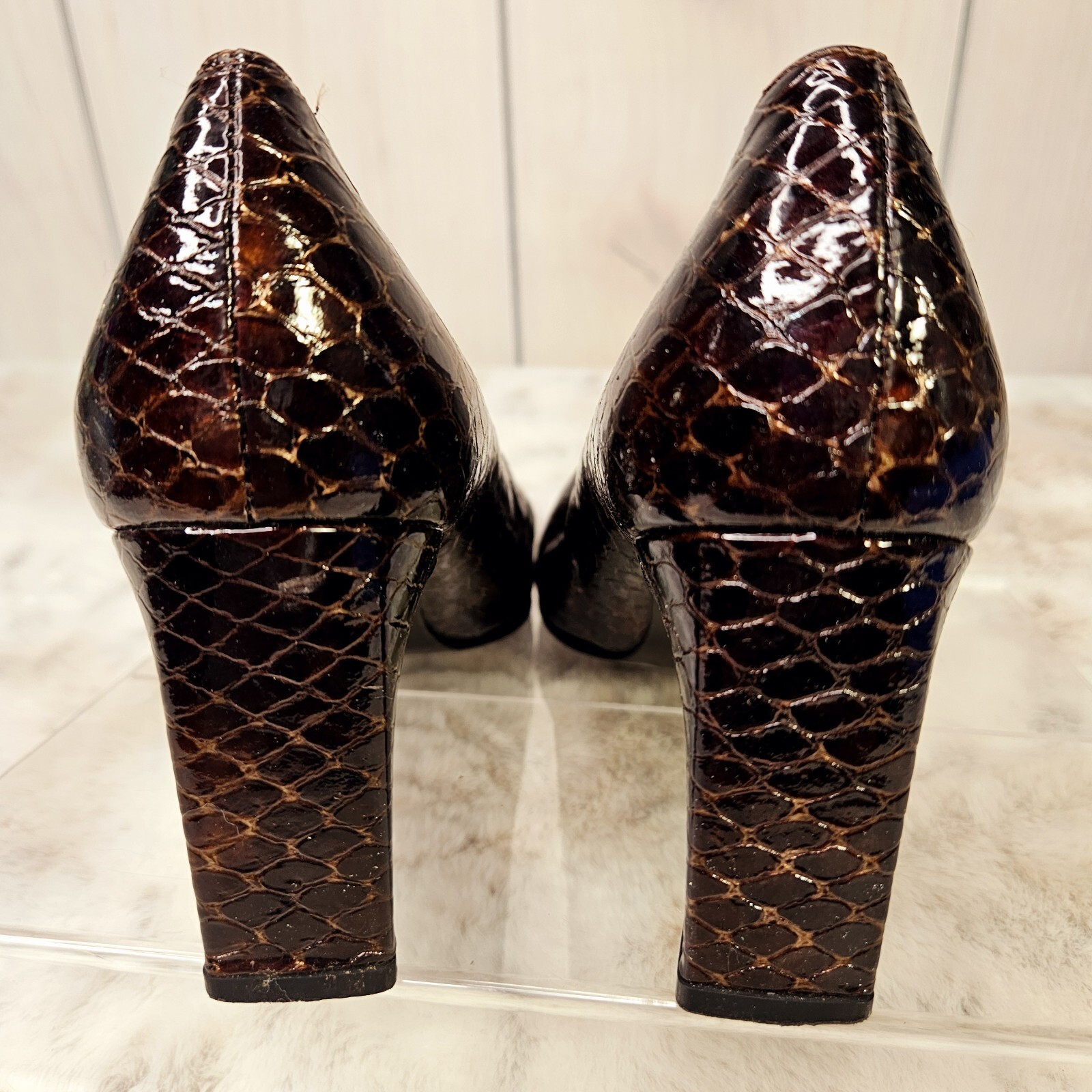 Stuart Weitzman Women’s 3″ Heels Pumps 9.5AAA Brown w/ Golden Hues Croc Embossed
