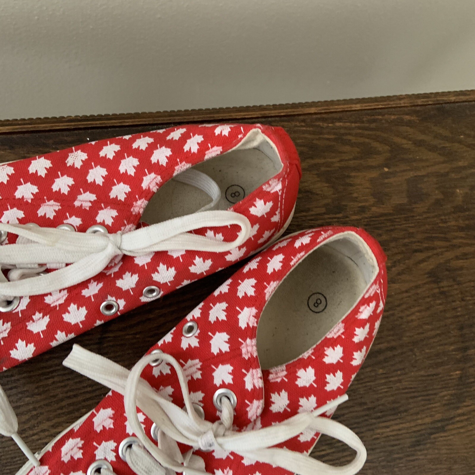 Canada Red & White Maple Print Leaf Sneakers Men’s Size 8 or Women’s Size 10
