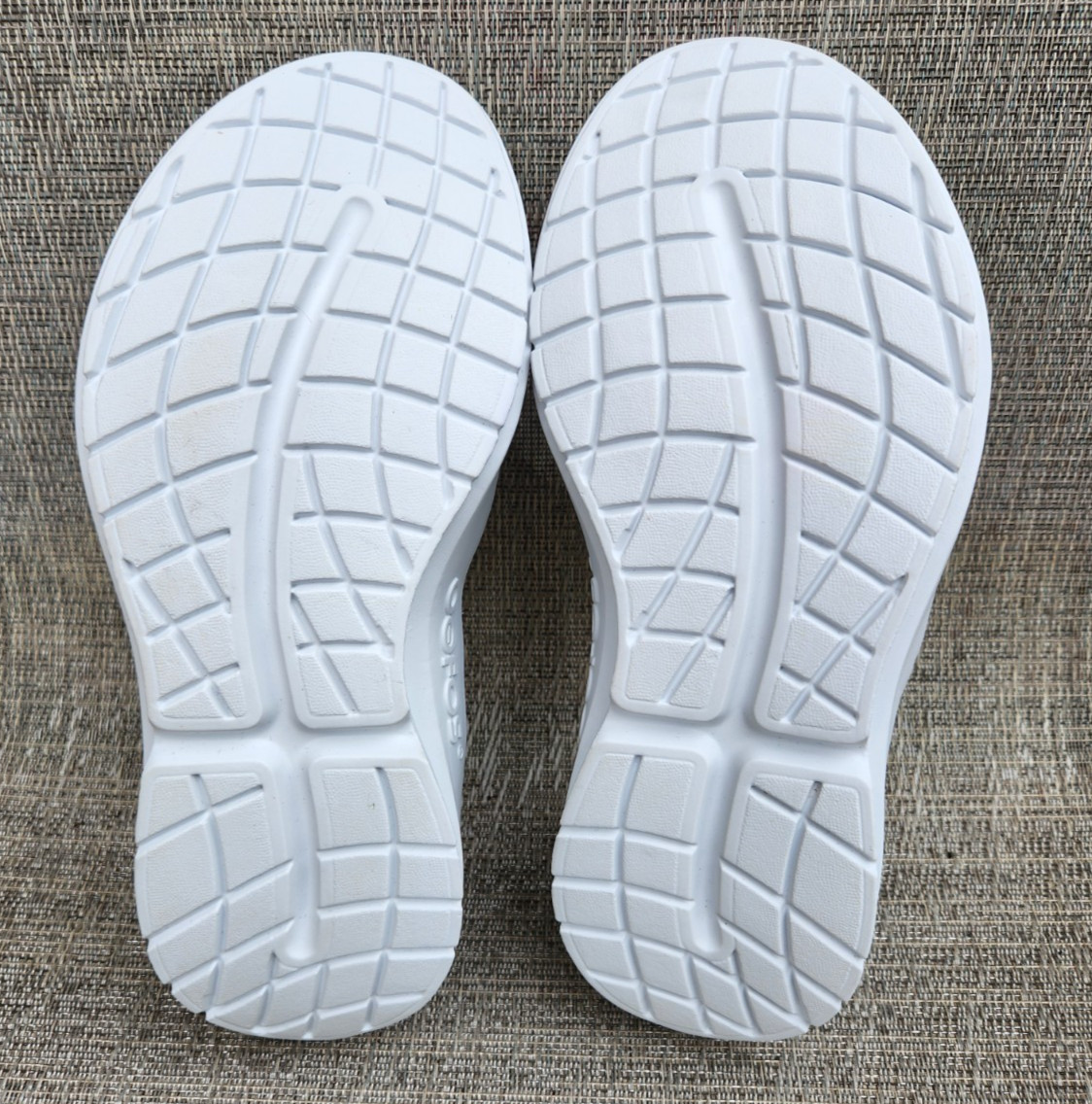 OOFOS OOMG EEZEE Low Recovery Casual Shoe, Pale Green, Women’s 8, EUR 39