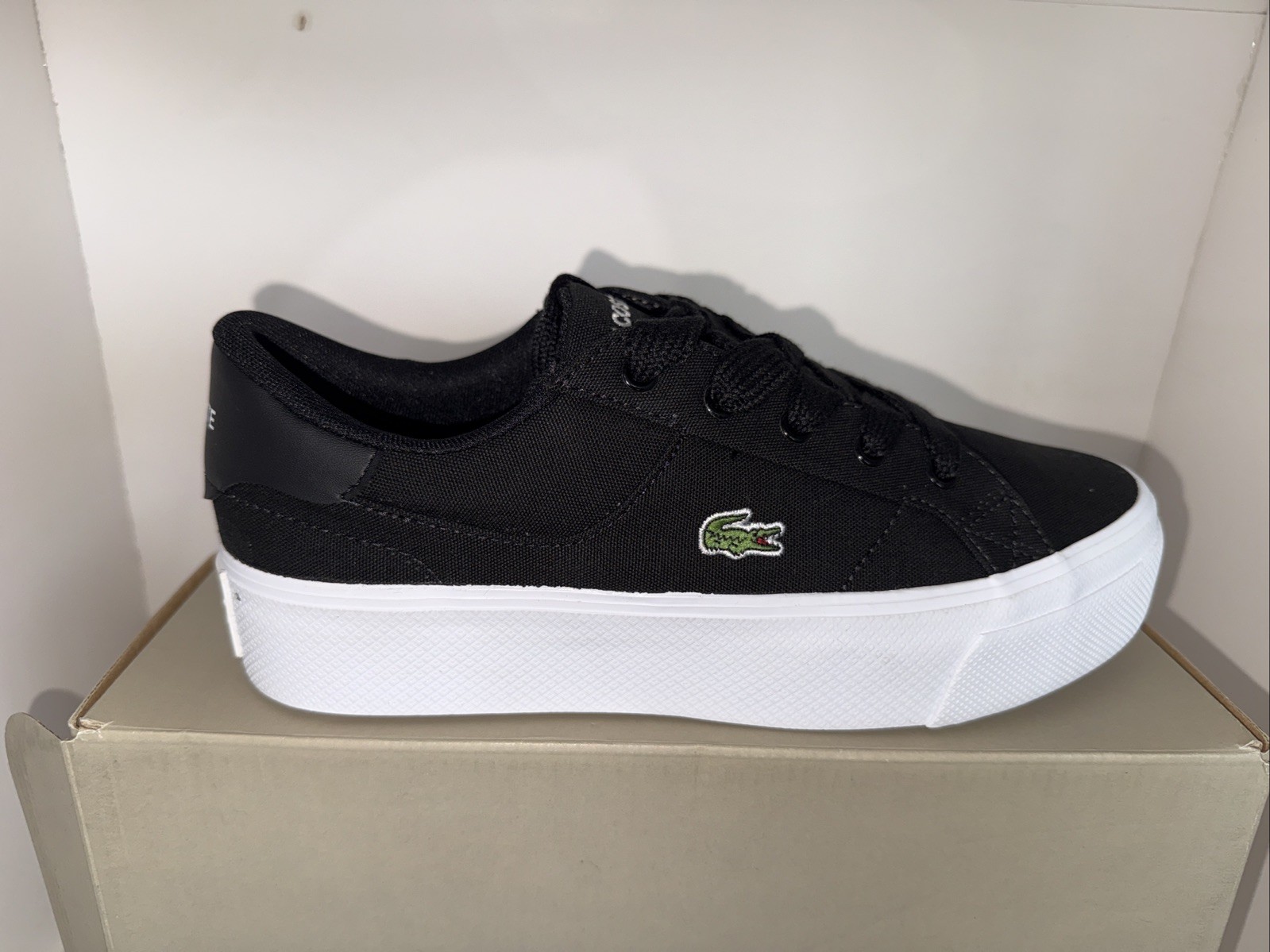 Lacoste Ziane Platform Black Shoes Woman’s Size 8.5