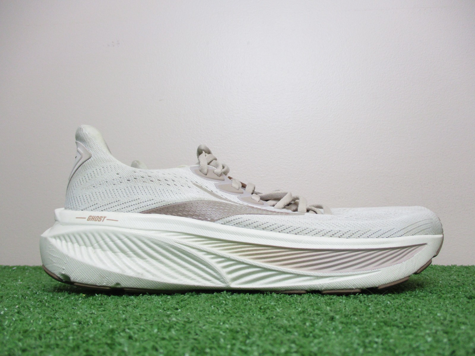 Brooks Ghost 17 Womens Size 9.5 Medium B Grey Chateau Running Sneakers