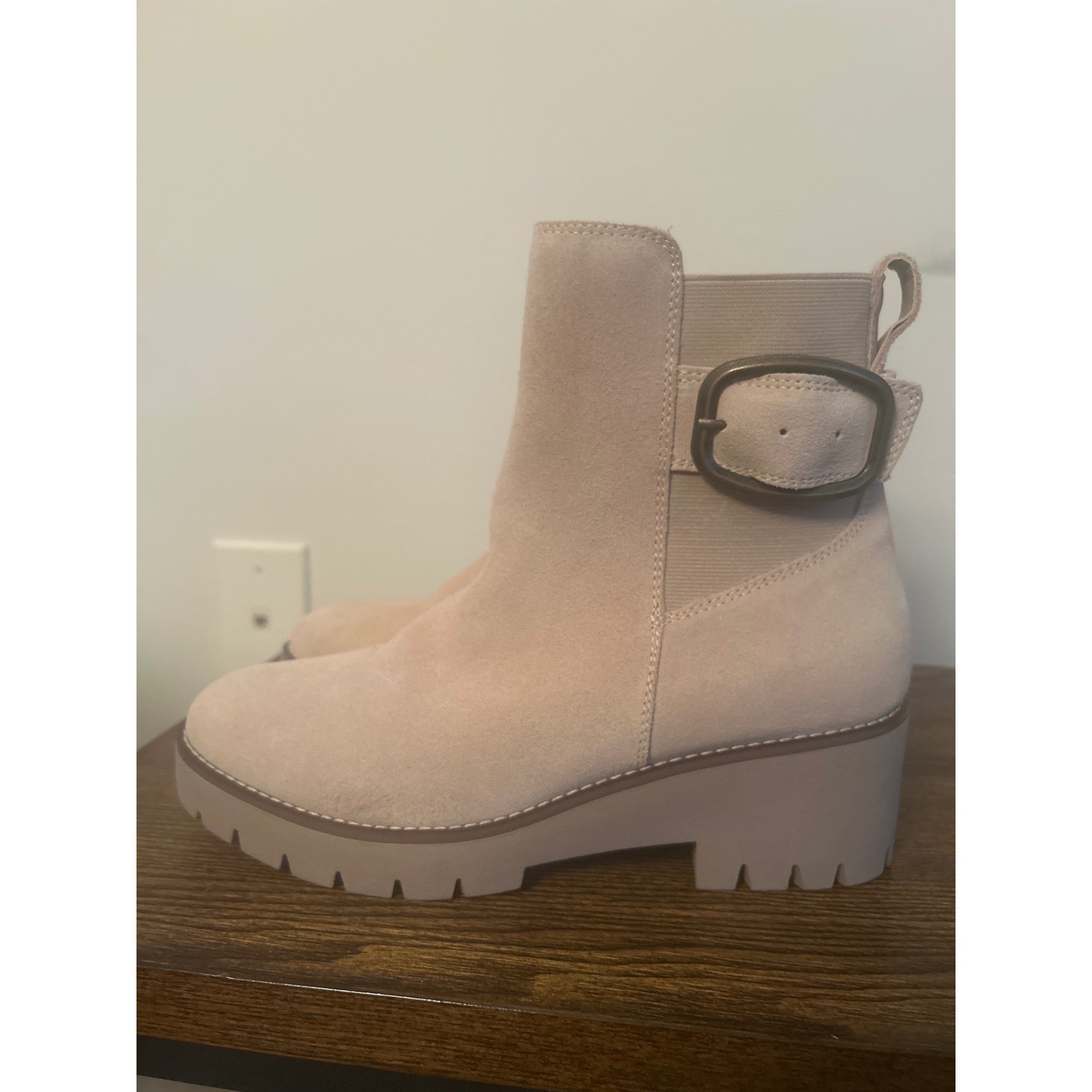 Blondo Dahlia Waterproof Suede Ankle Boots Beige Lug Sole DAHL01SD 8.5M
