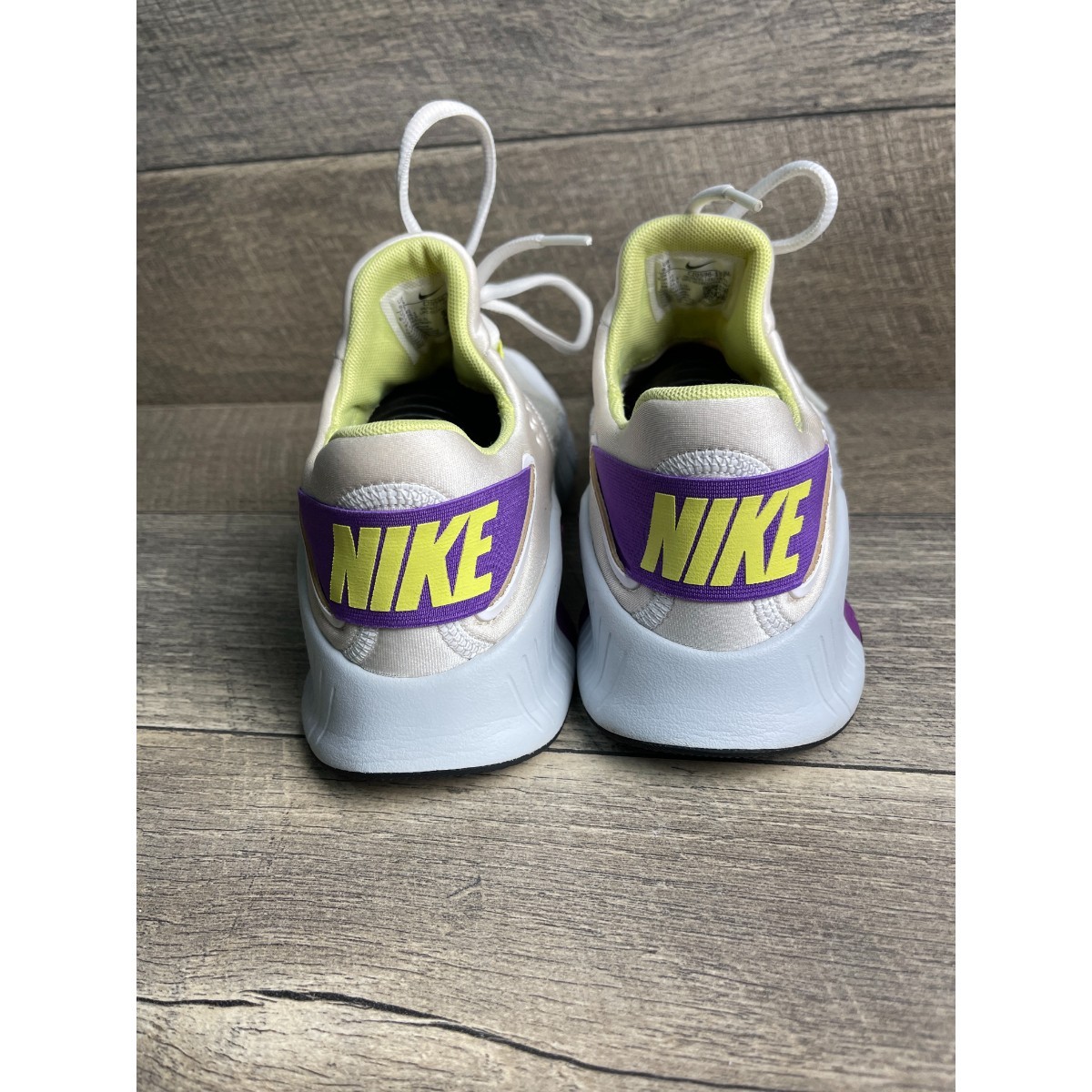 Nike Free Metcon 4 CZ0596-157 Womens 9.5 Running Shoes White Wild Berry Sneaker
