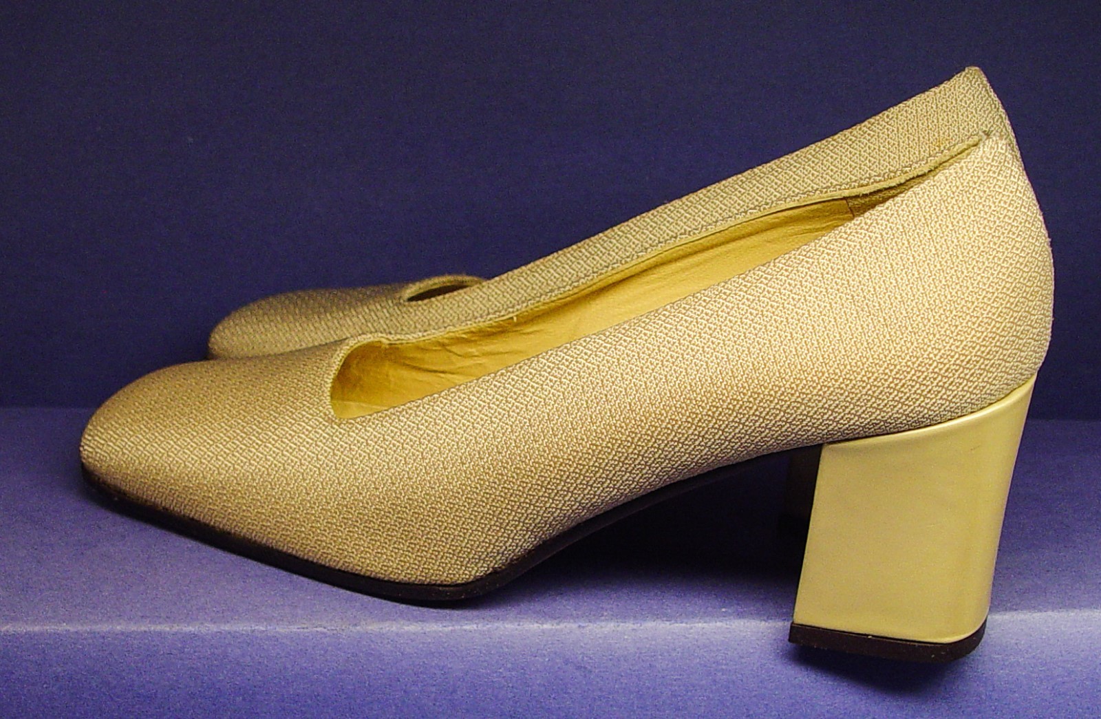 VIA SPIGA MADE IN ITALY 7.5AA BEIGE MICROFIBER 3″ PUMPS, LEATHER INSOLE, OUTSOLE