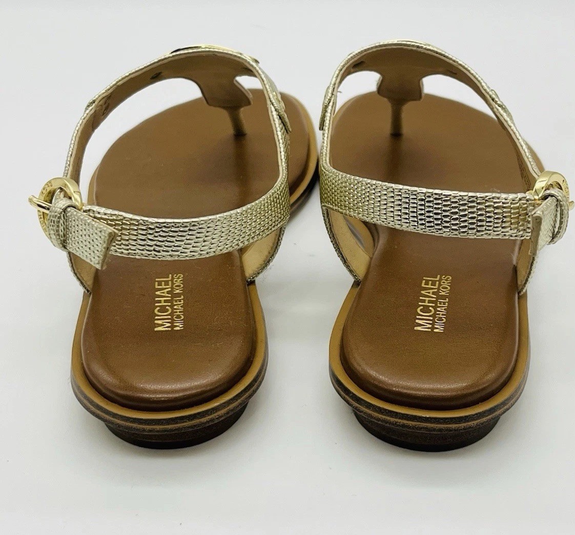 Michael Kors womens Mk Plate Thong Pale Gold zise 6