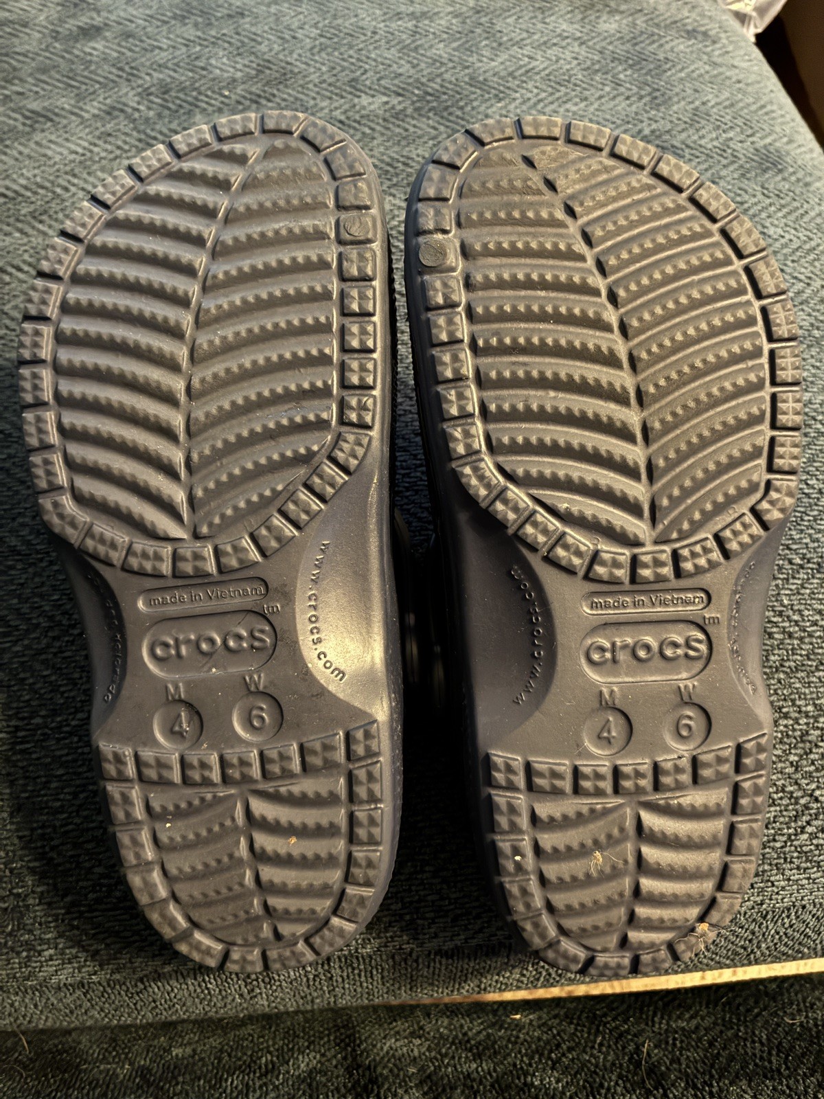 Crocs Baya Clog Navy Blue Unisex size M4 W6 with jibbitz – slightly used