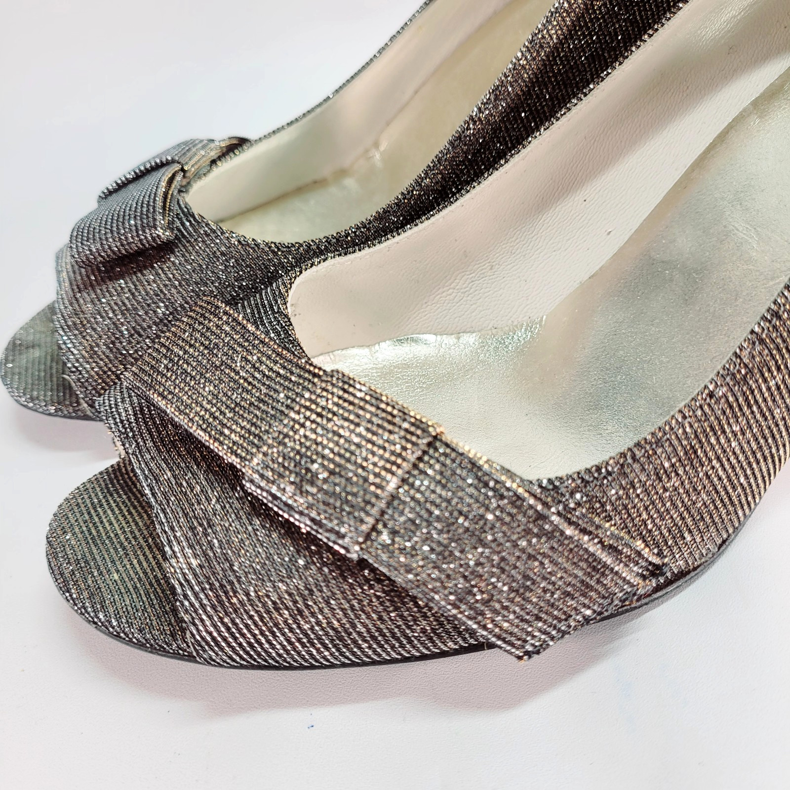 stuart weitzman Peep Toe Tencil Heels 8.5 Bowover Silver Gold Sparkle Pyrite
