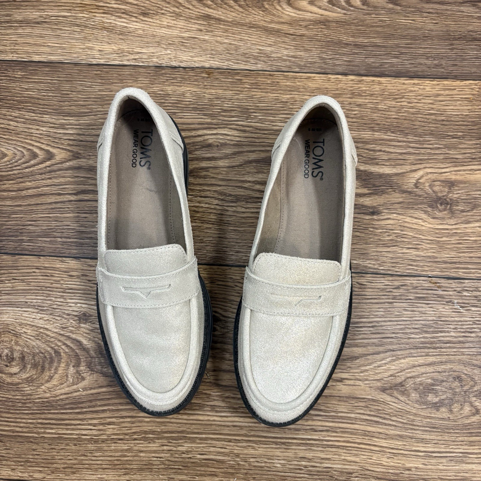 TOMS Leather Penny Loafers Women’s Size 8 Champagne Metallic Lug Sole Comfort