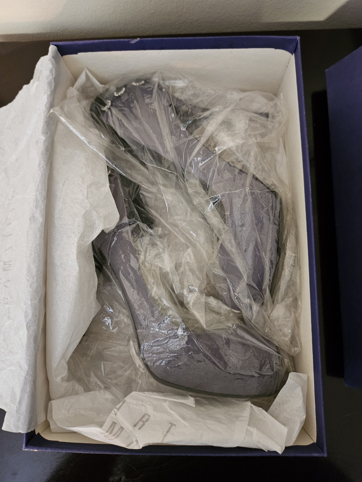 Stuart Weitzman Lute Star Satin Anthracite Crystal Bow Size 7