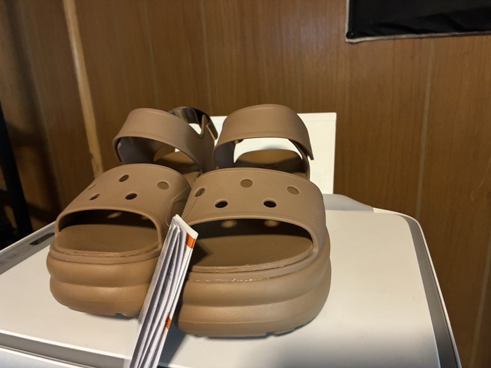Crocs Soho Y Strap Tan Brand New Size 8🔥🔥🔥Get It Before It’s Gone