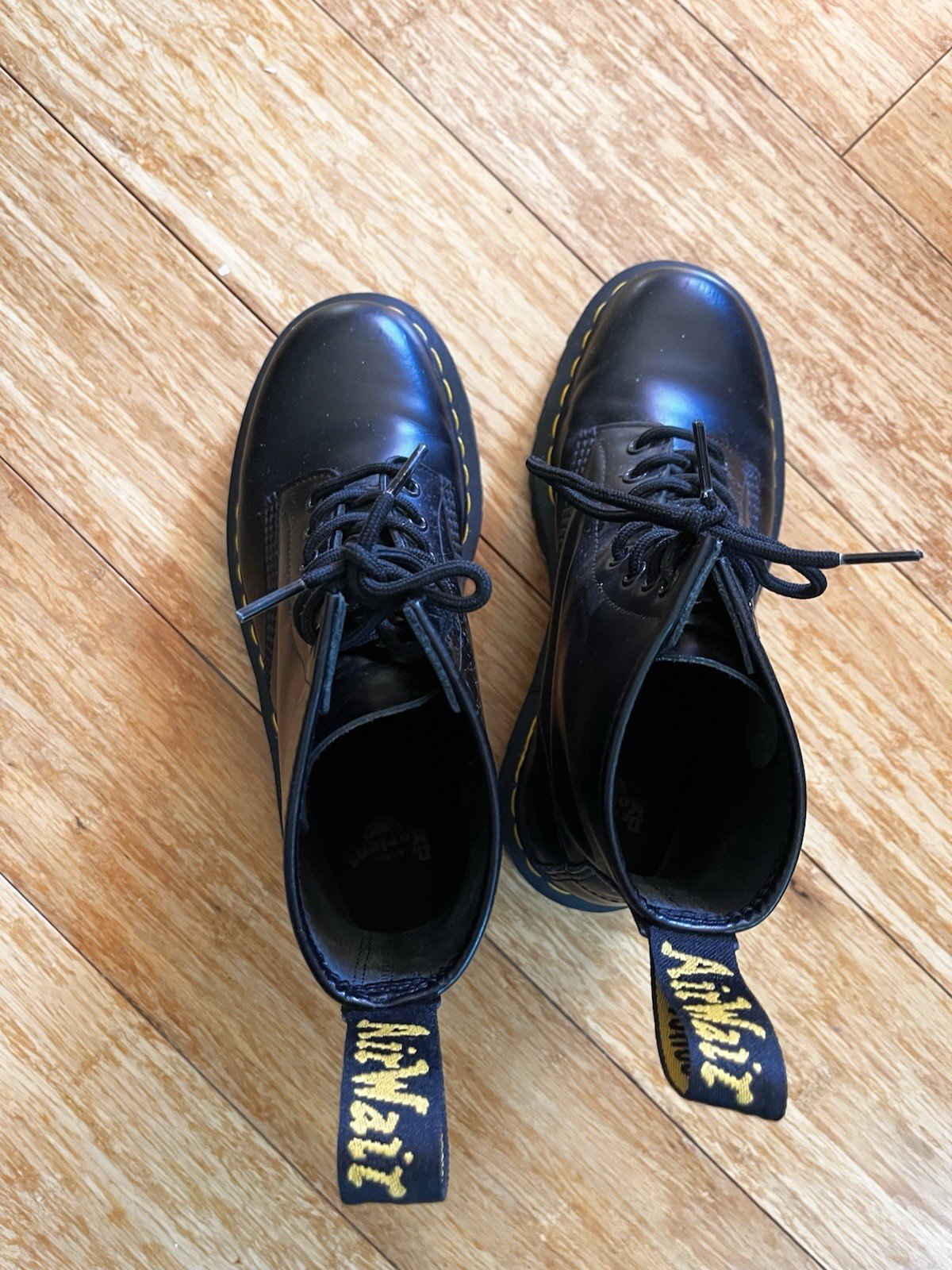 Dr. Martens 1460 Women’s Smooth Leather 8 Eyelet Boots Size 9 – Black