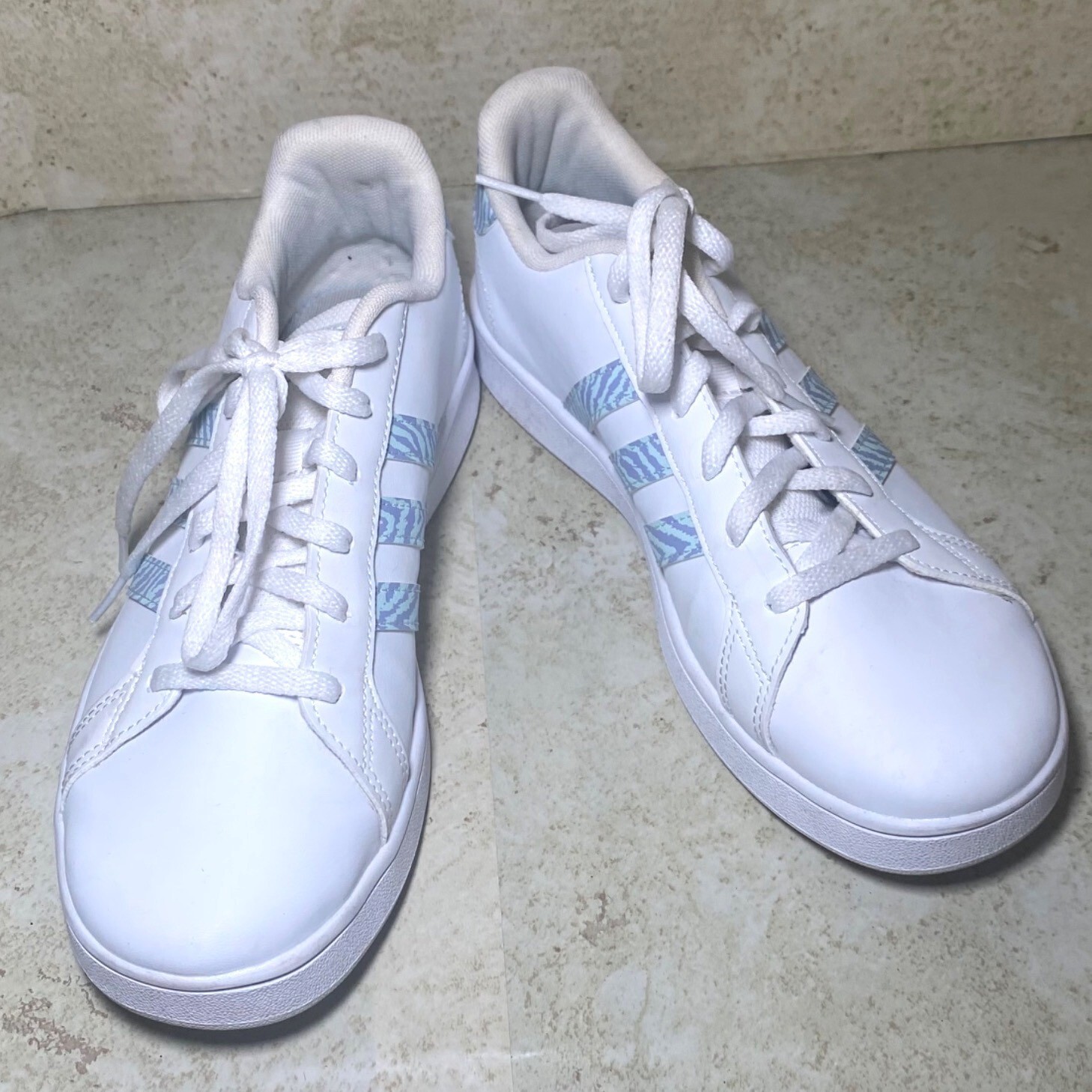 Adidas Grand Court Sneakers Blue Zebra Print Accents Lace-Up Comfortable Size 6