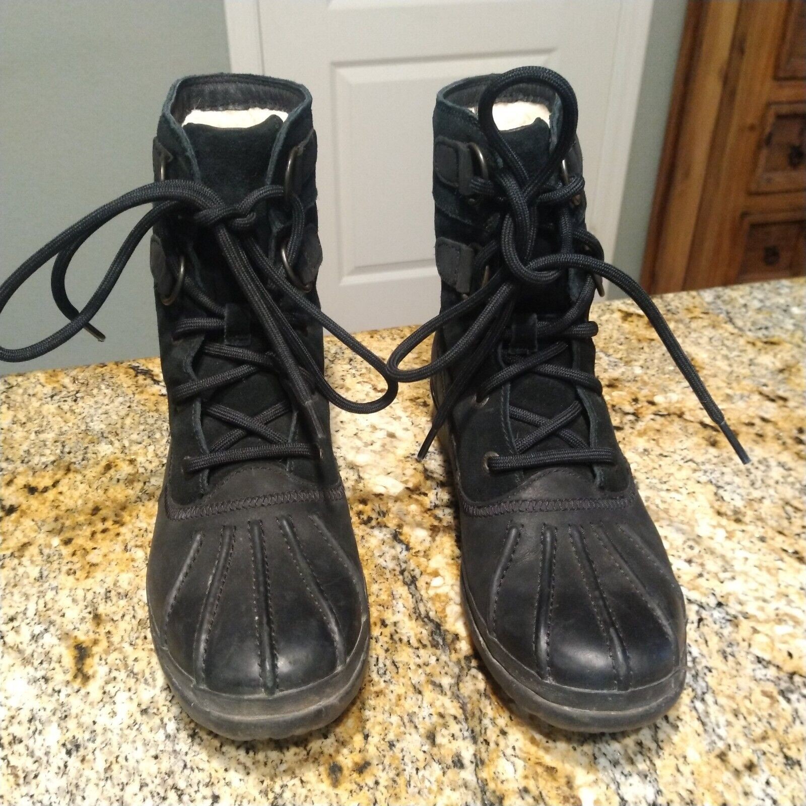UGG Azaria Black Waterproof Suede Lace Up Leather Winter Boots 1017380 Women’s 7