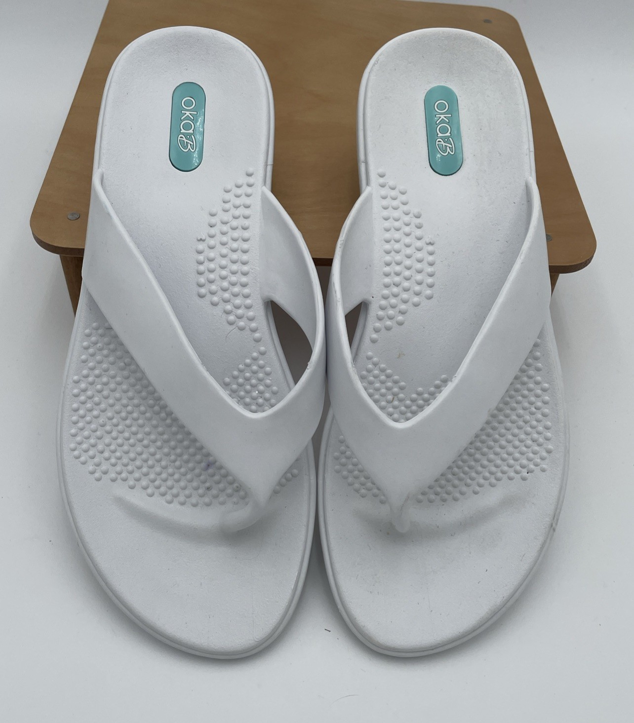 Oka-b White Flip Flops Sandals Women Size M Massage Beads Waterproof Non-Slip