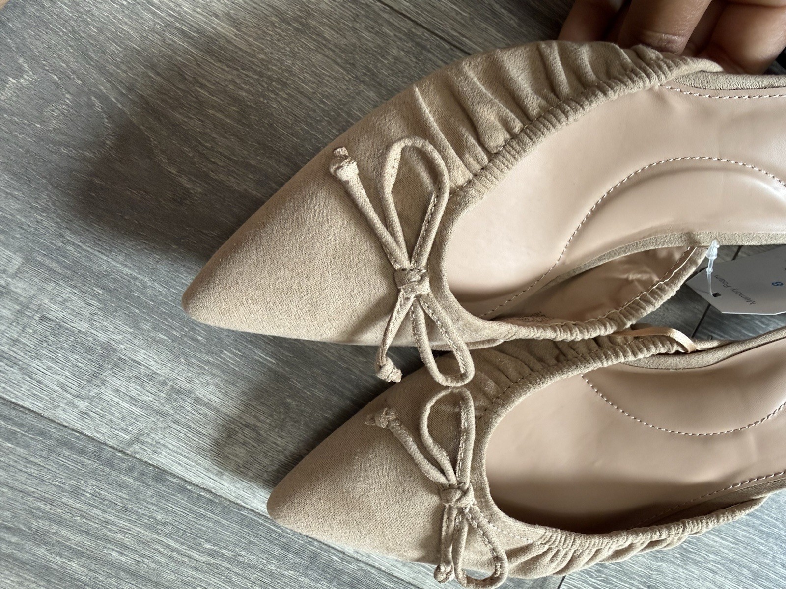 Time and Tru Women’s Beige Suede Pointed Toe Bow Memory Foam Slip-On Flats 8