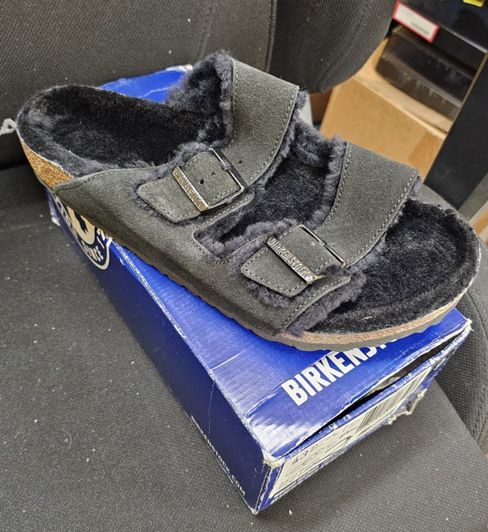 New with Box Birkenstock Arizona Fur Shearling Black Regular Fit – 43 M10 W 12