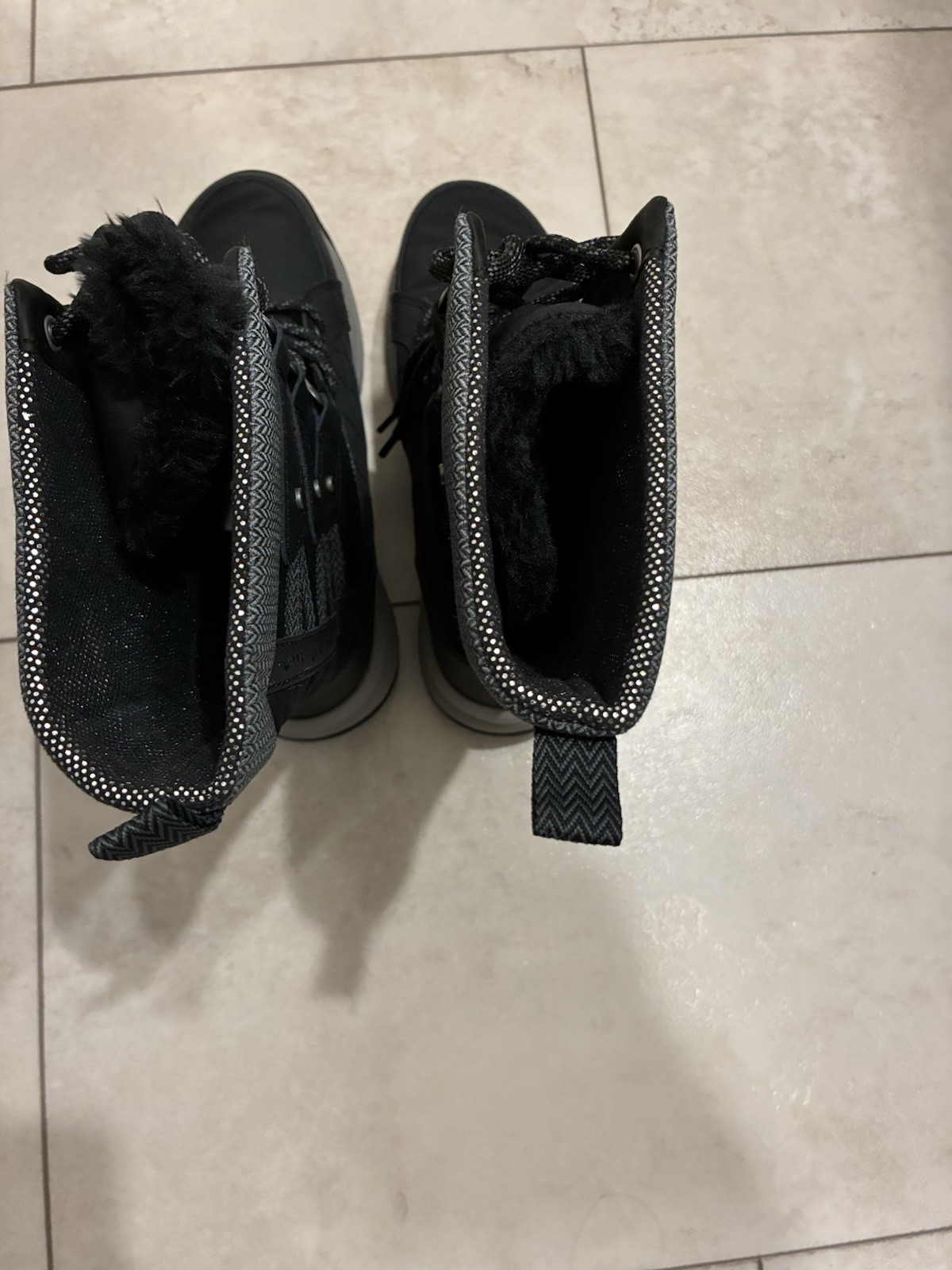 Columbia Women’s Black/Gray Mid-Calf Lace-Up Faux Fur Lined Snow Boots 7.5