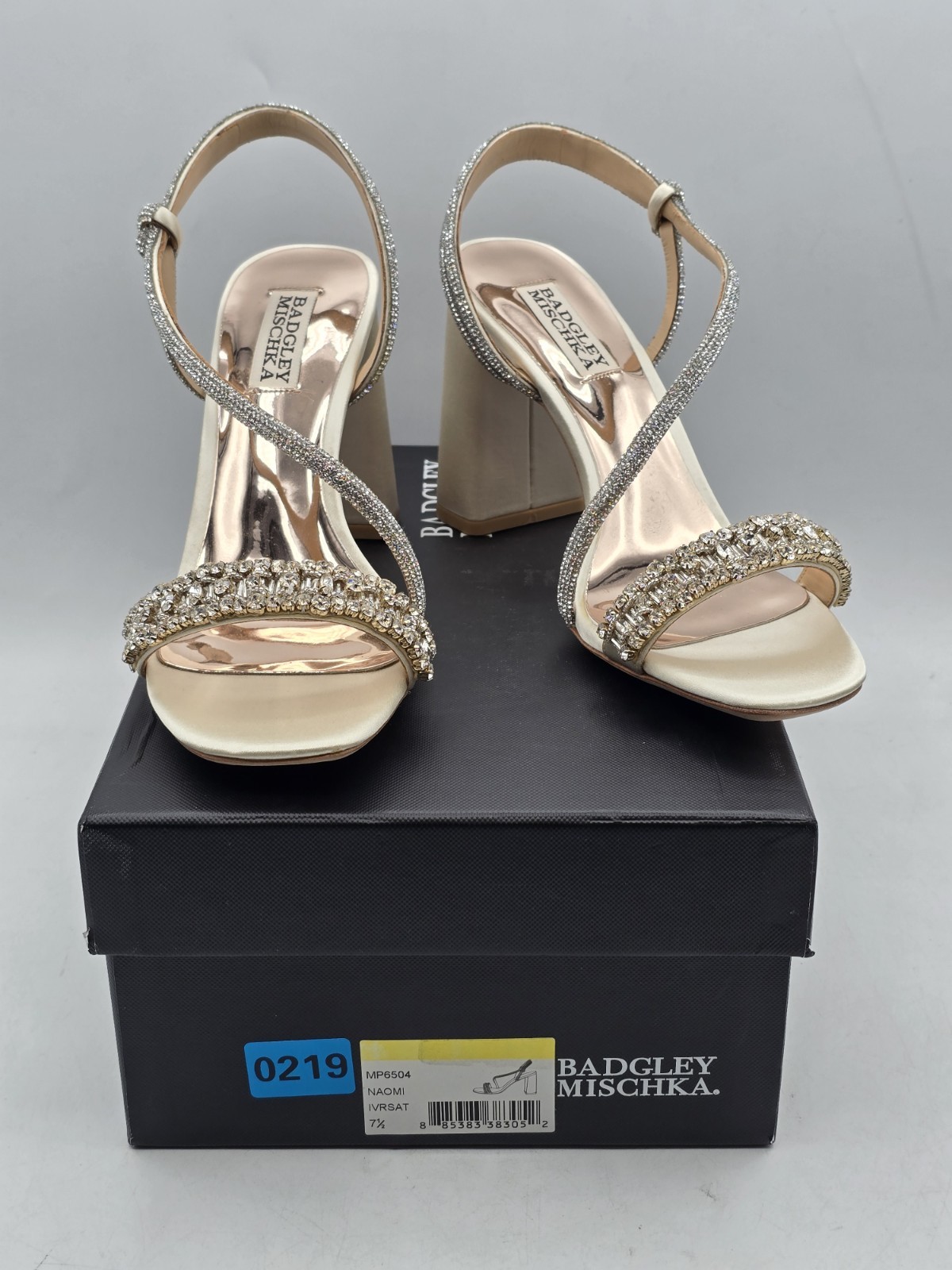 Badgley Mischka Womens Naomi Heeled Sandals, Ivory Satin White – Sz 7.5 M