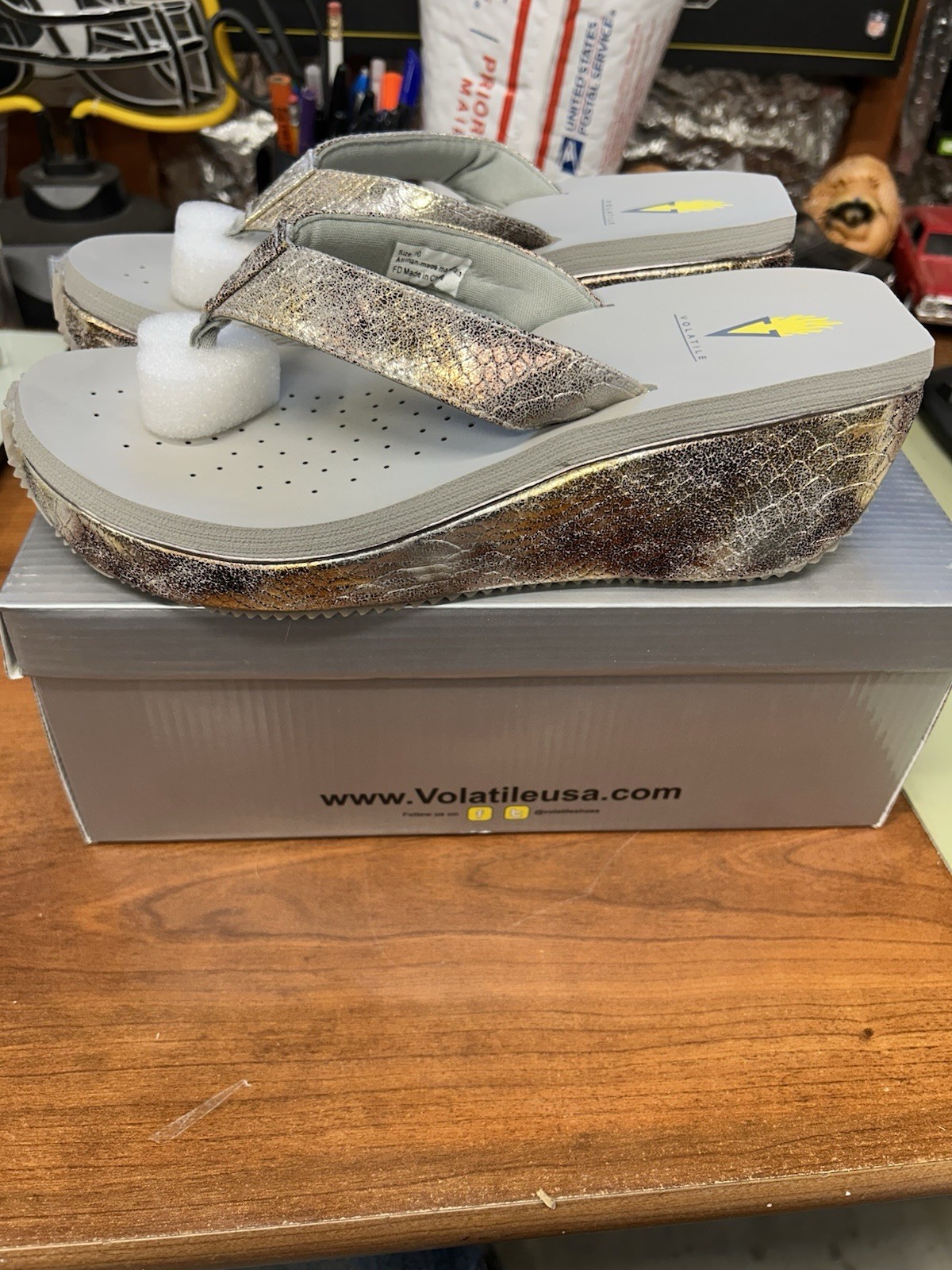 Volatile Platform Wedge Flip Flops Sandals Grey Snake Print Comfort Shoe size 10
