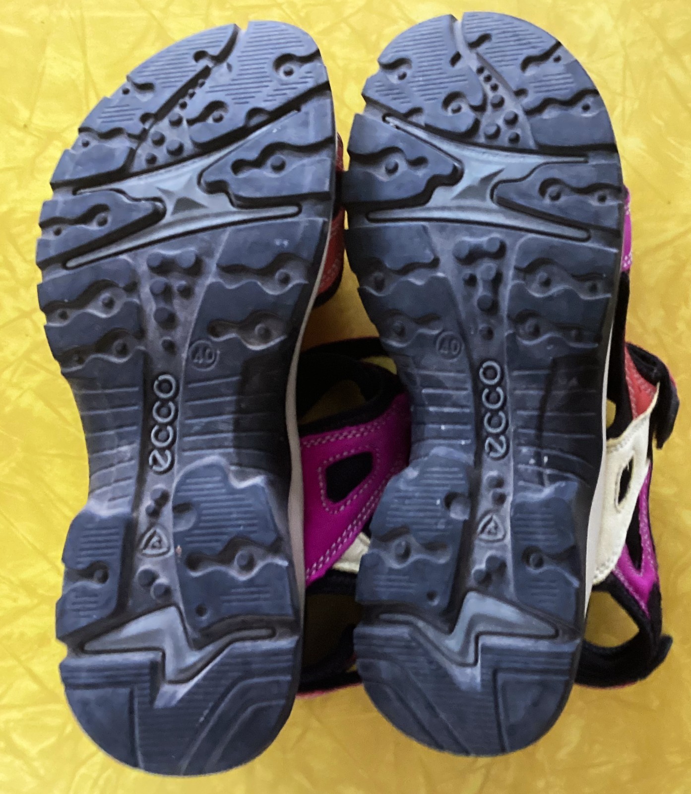 women’s ecco Receptor sandal. EU 40, US 9-9.5. colorful GOOD condition
