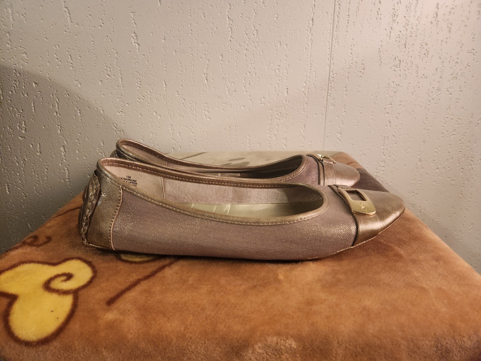 AK Anne Klein Womens sz 11M Gold Metallic Cap Toe Flats Shoes #33