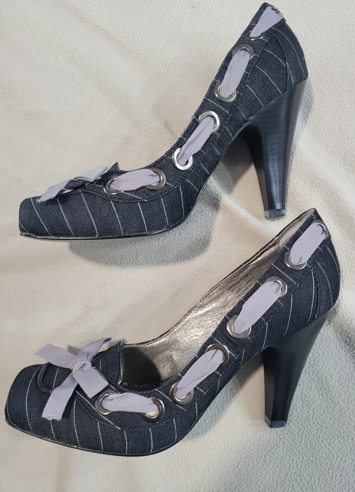 KENNETH COLE Tribeca Women’s DENIM Fabric Covered Striped W/BOWS Pumps US 8