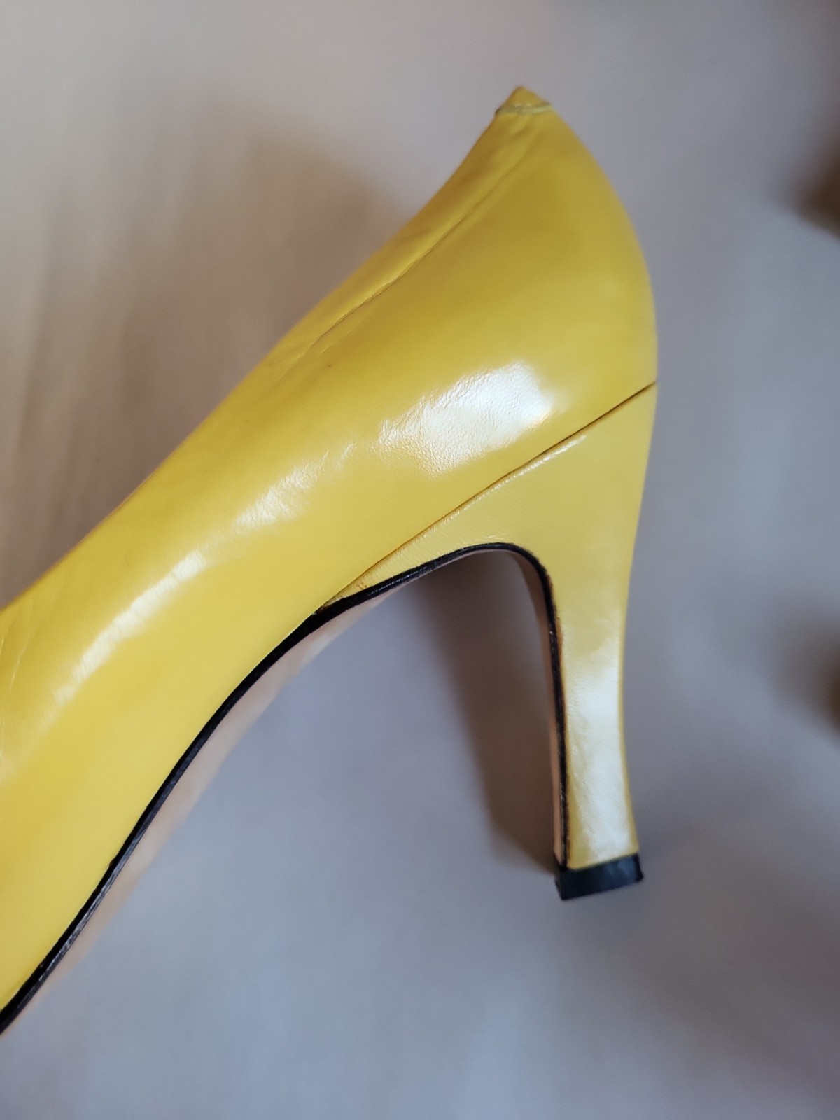 Vintage Via Spiga Size 7.5 M Yellow High Heel Pumps New In Box