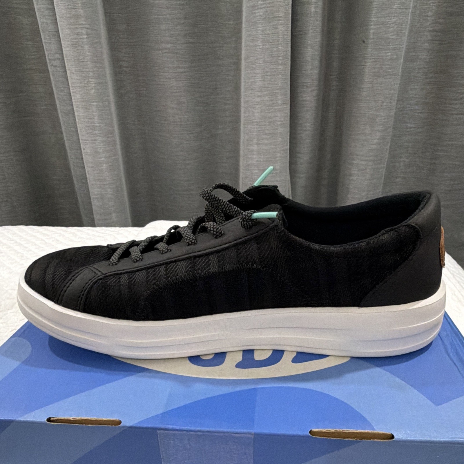 Hey Dude BOBS Cottage Crochet Women’s Lace Up Sneakers Black 33139-001
