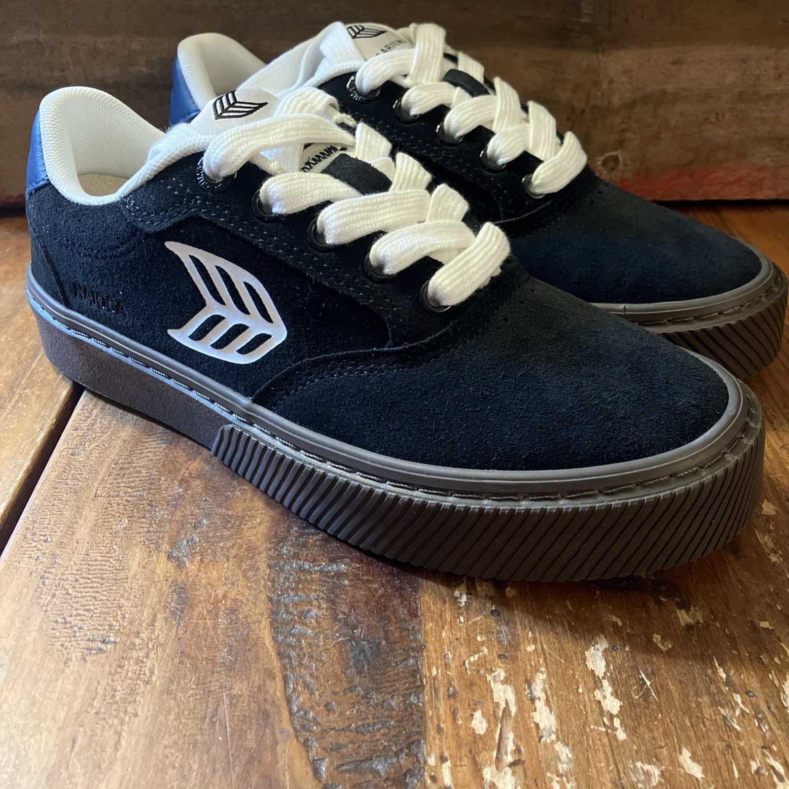 Cariuma NAIOCA PRO Suede Canvas Logo Sneaker Black Ivory Sz Women 5 Men 3.5