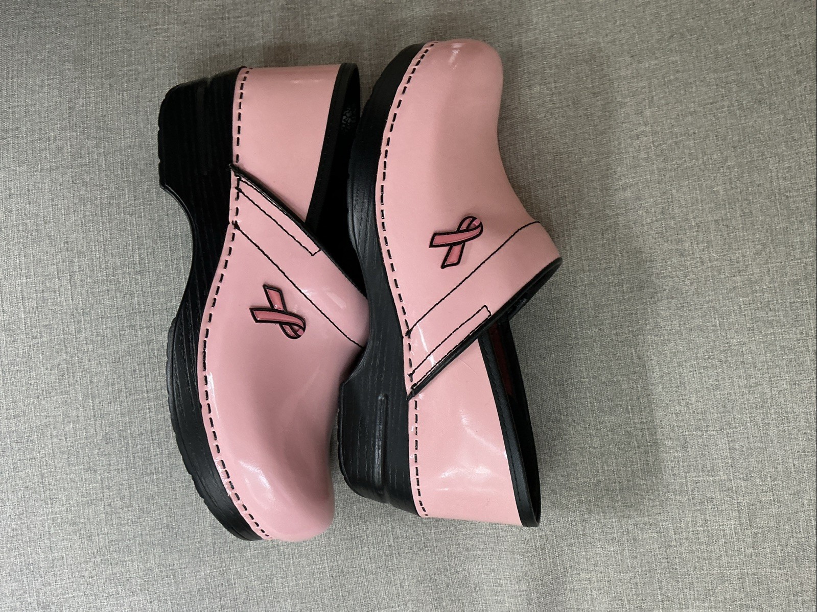 Dansko Professional Breast Cancer Ribbon Pink clogs size 40 Excellent.