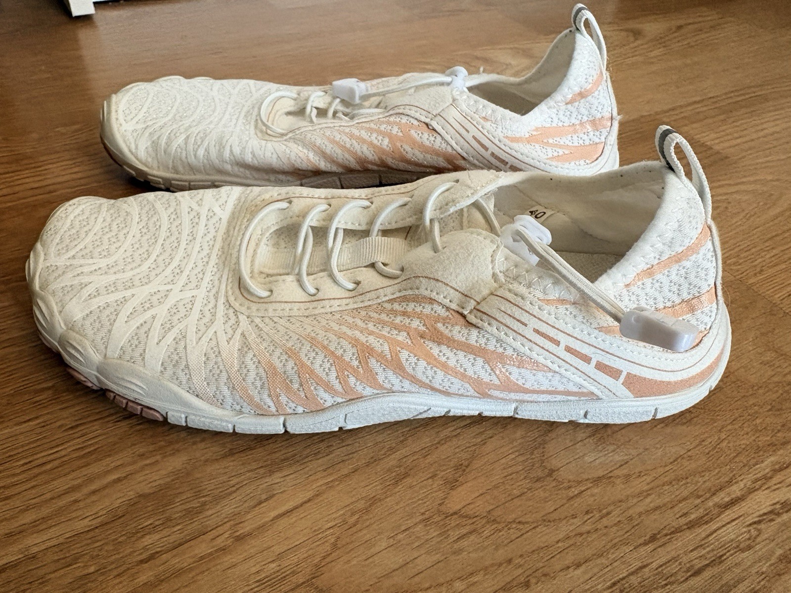Hike Footwear Women’s Lorax Pro Barefoot Sneakers Size 40/9 White/Peach