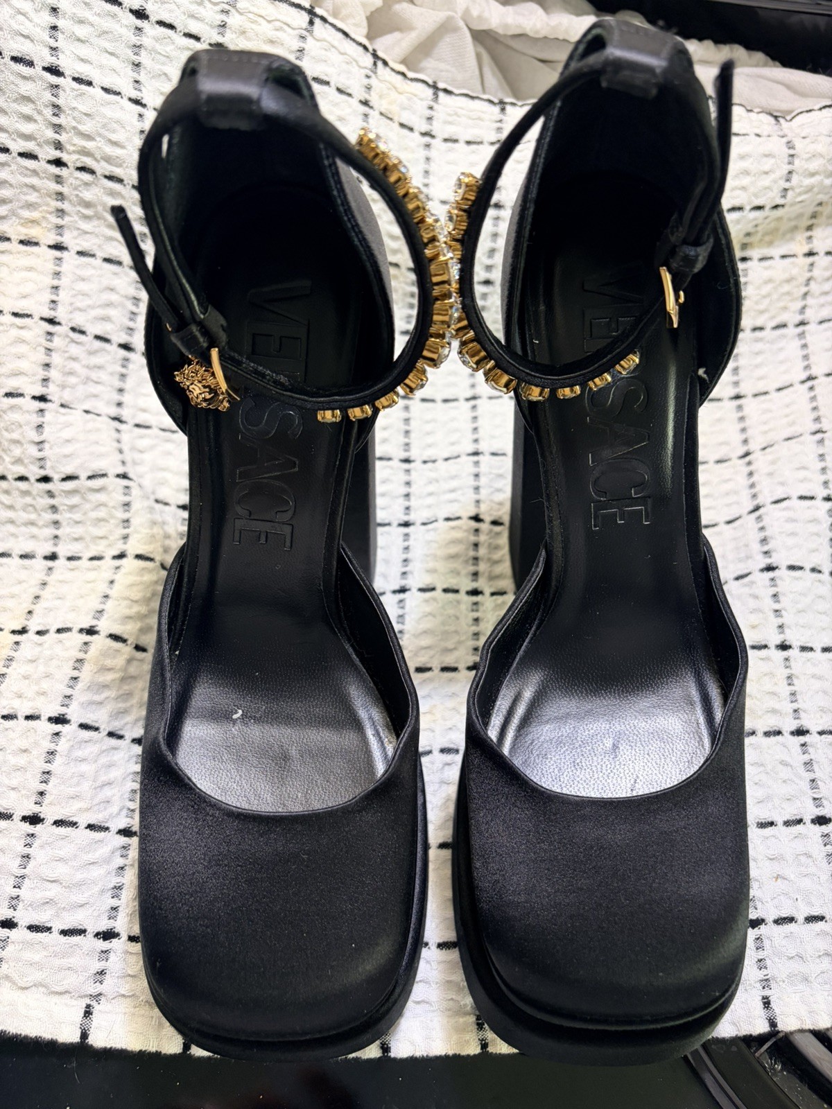 Versace Medusa Aevitas Black Patent Crystal Logo Platform Pumps 39.5 $1575