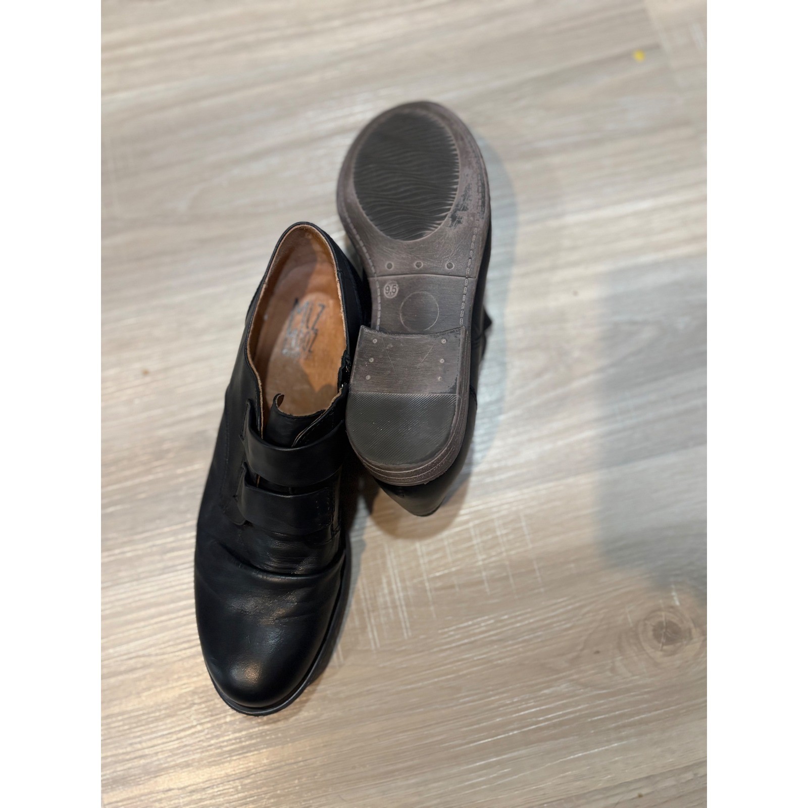 Miz Mooz Black Leather Double Strap Side Zip Oxford Flats Mens Size 9.5