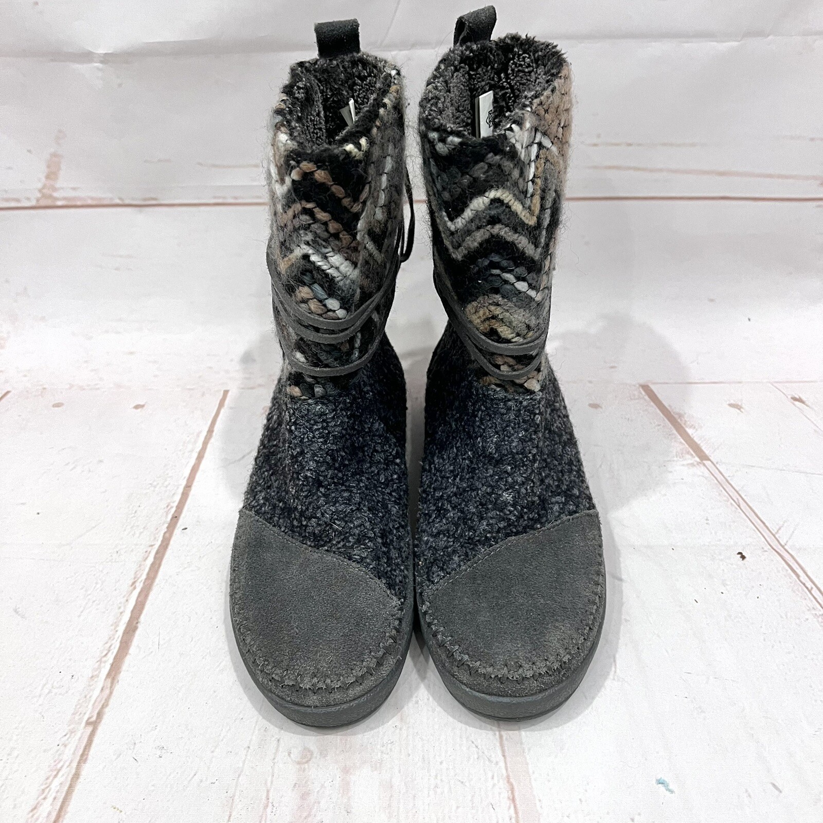 Tom’s Nepal Boho Suede Textile Yarn Chevron Zig Zag Faux Fur Lined Boots 6.5