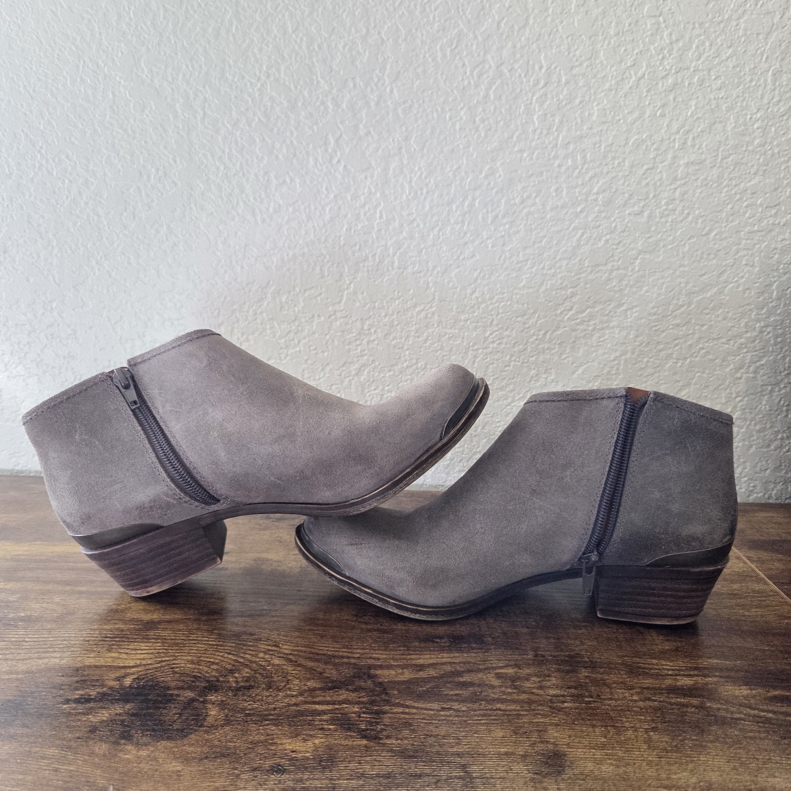 Lucky Brand Low Ankle Metal Detail Grey Western Suede Bootie US 8M 38 Women’s