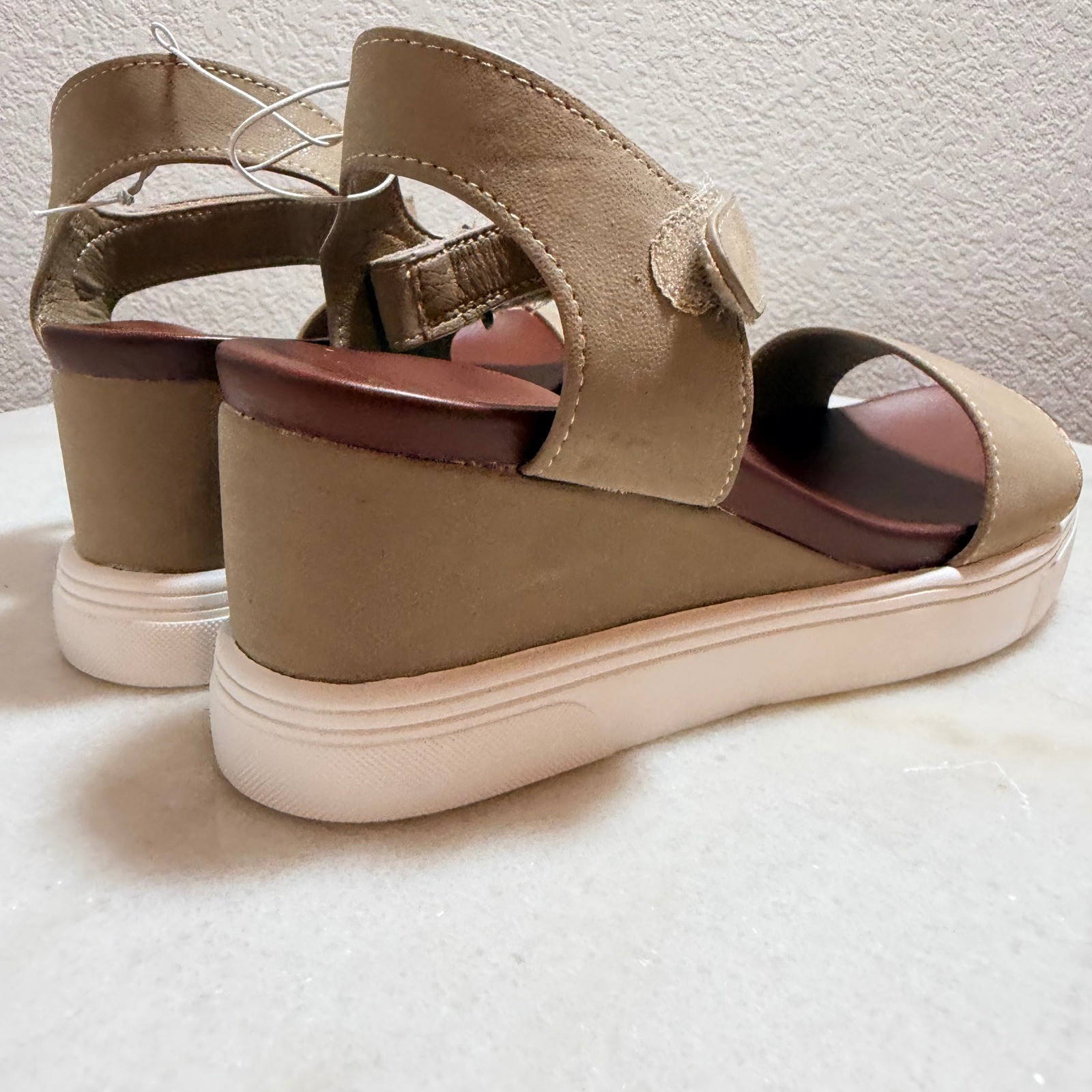 MIA Womens Taupe Platform Wedge Sandals Size 9 Hook Loop Ankle Strap Neutral