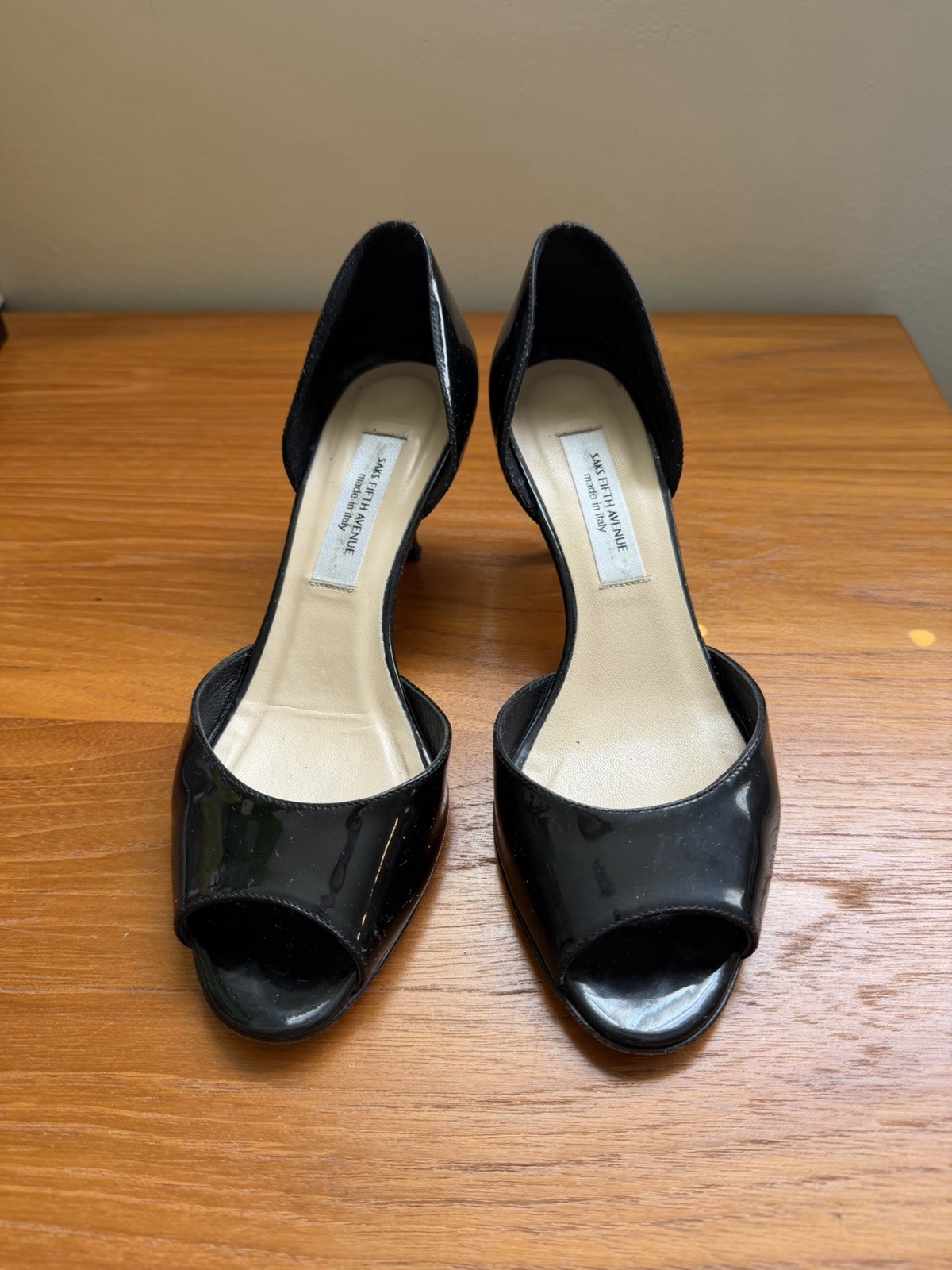 Saks Fifth Avenue Italian Leather Black Patent Peep Toe Kitten Heels – Size 7.5B