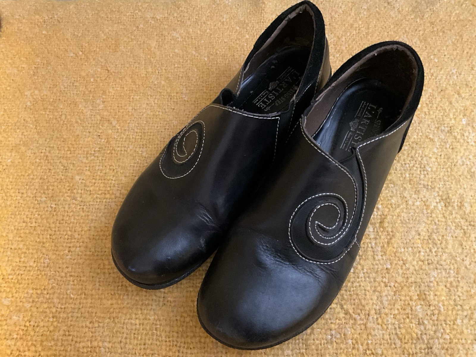 L’Artiste by Spring Step Black Vanessa embroidery slip on shoes – size 40 / W 9
