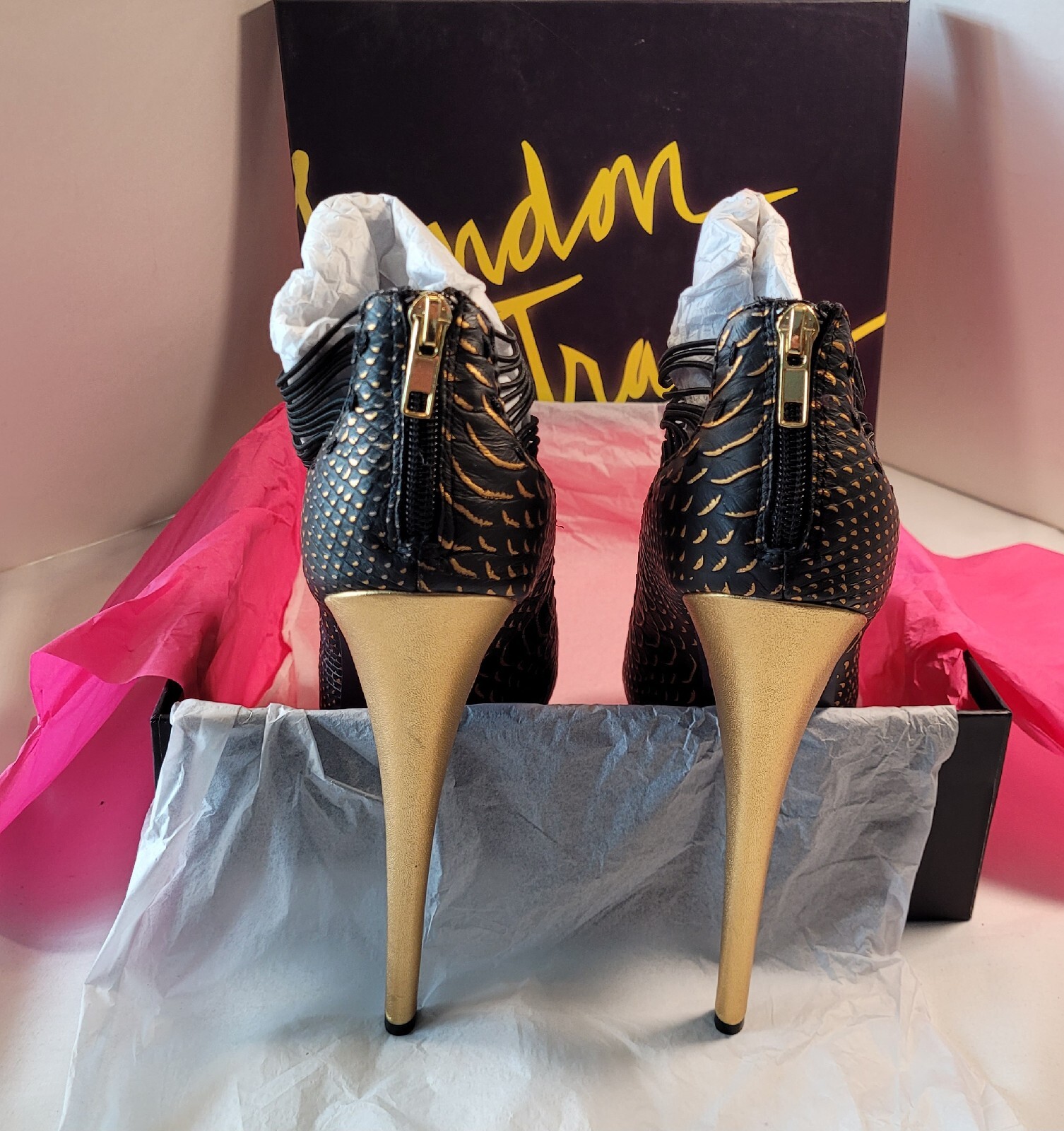 Ladies LONDON TRASH Leather Black & Gold Stiletto High Heel 8.5 M LT-CRUSH BLKMU